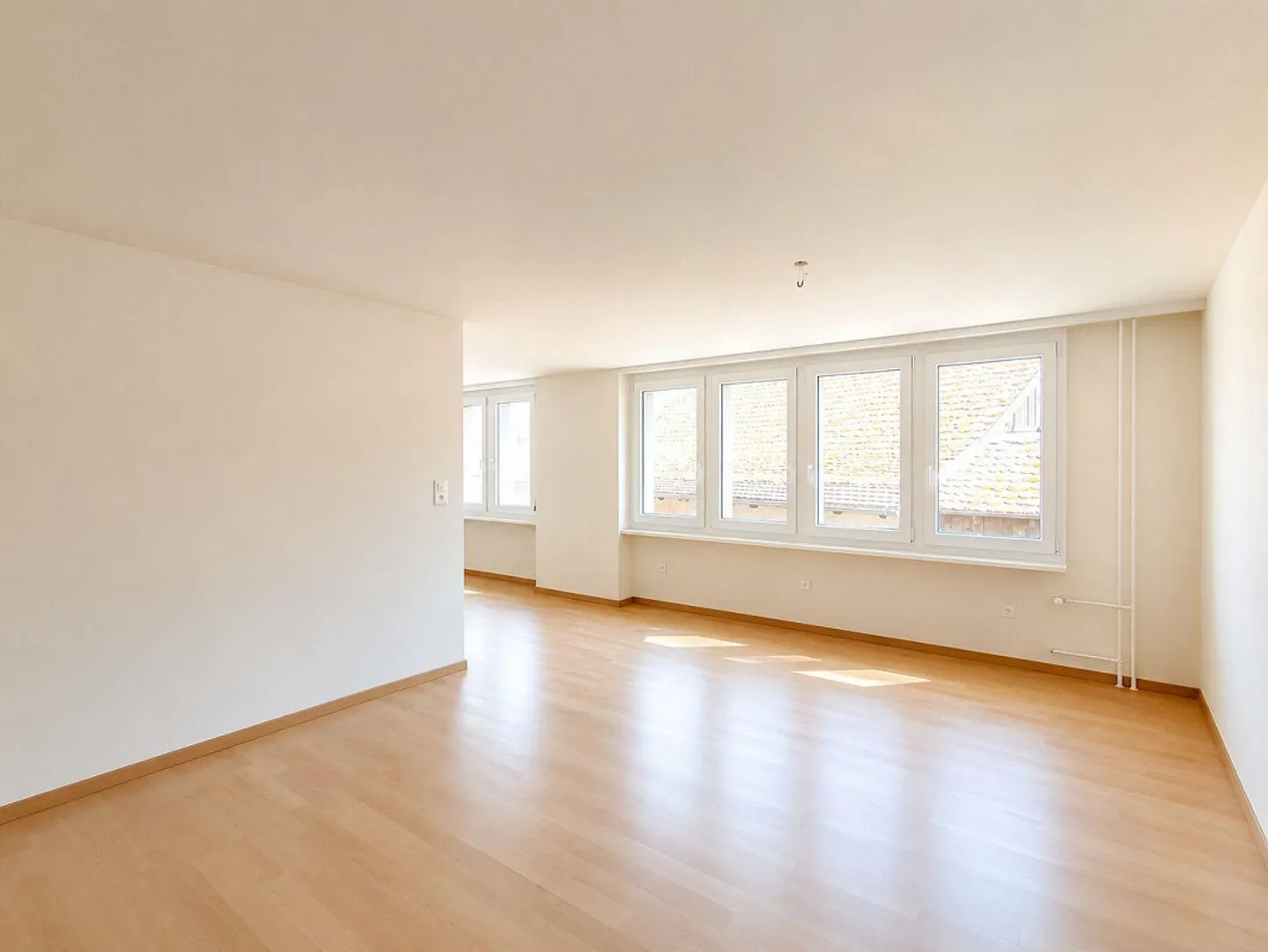 Living with Charm and Modern Comfort – Renovated 3.5-Room Apartment - Photo 4 of 8
