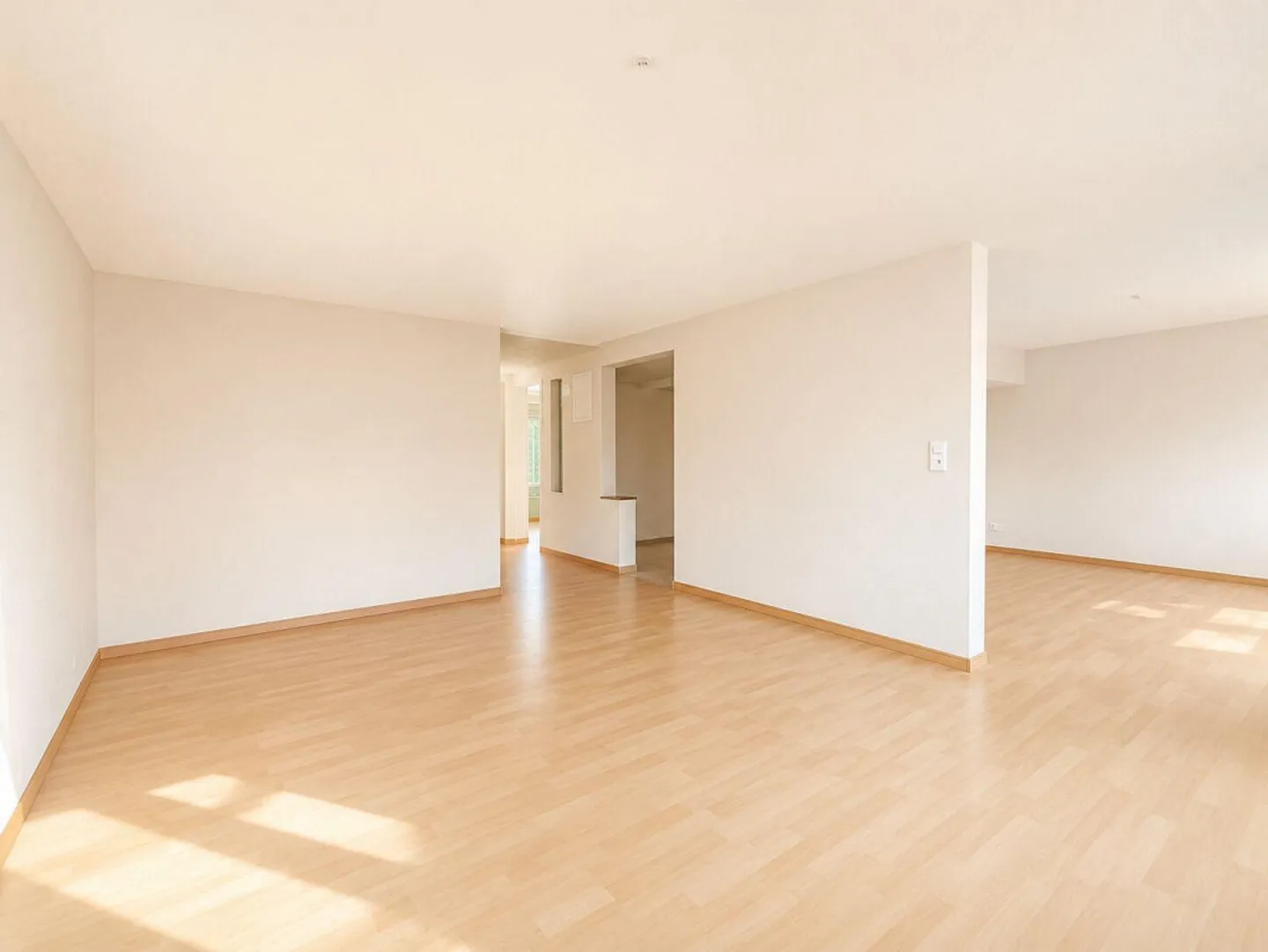 Living with Charm and Modern Comfort – Renovated 3.5-Room Apartment - Photo 5 of 8