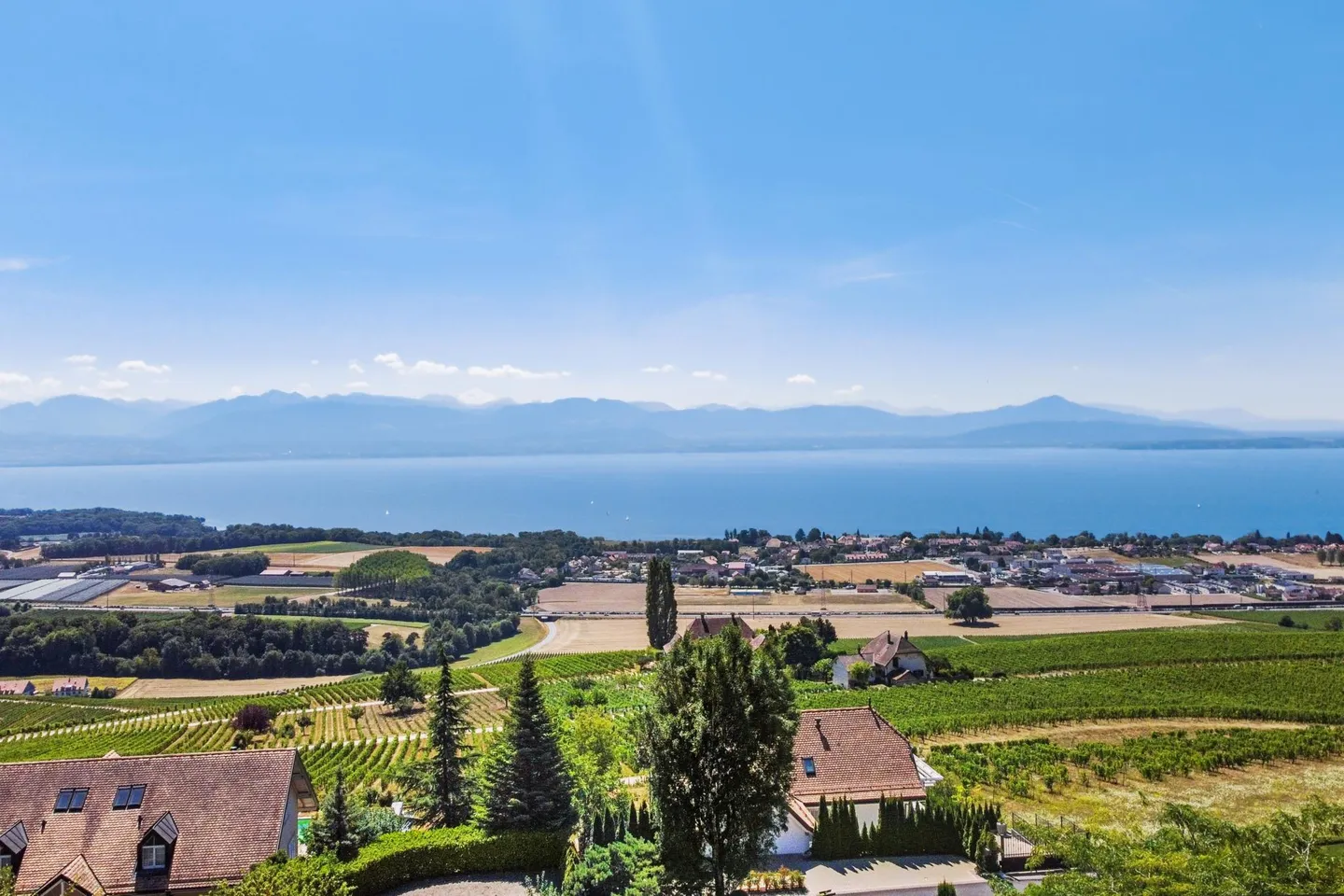 Wunderschöne möblierte Einzelvilla mit herrlichem Blick auf den See in Féchy - Foto 5 von 21
