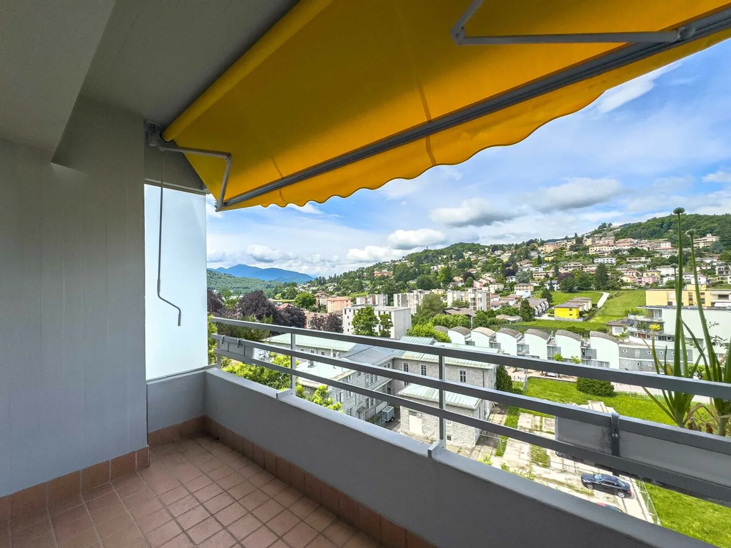 Apartment on the top floor in Lugano in a quiet area, but not far from the center - Photo 1 of 4