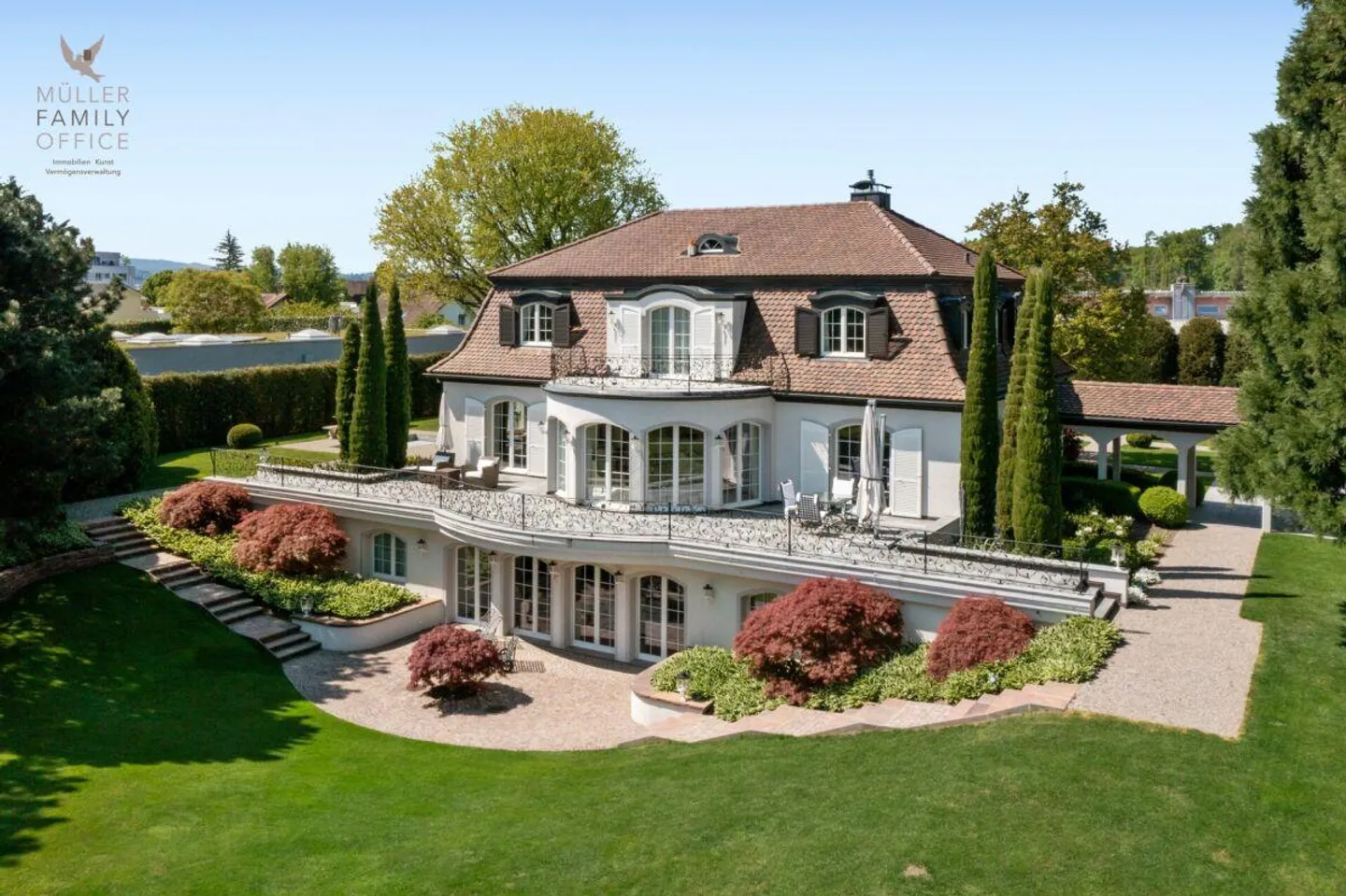 Elegant Villa with Private Garden - Photo 2 of 13