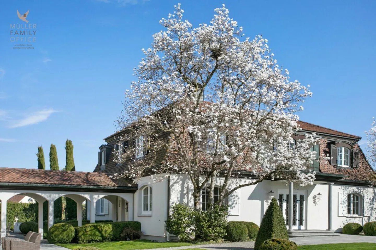 Elegant Villa with Private Garden - Photo 3 of 13