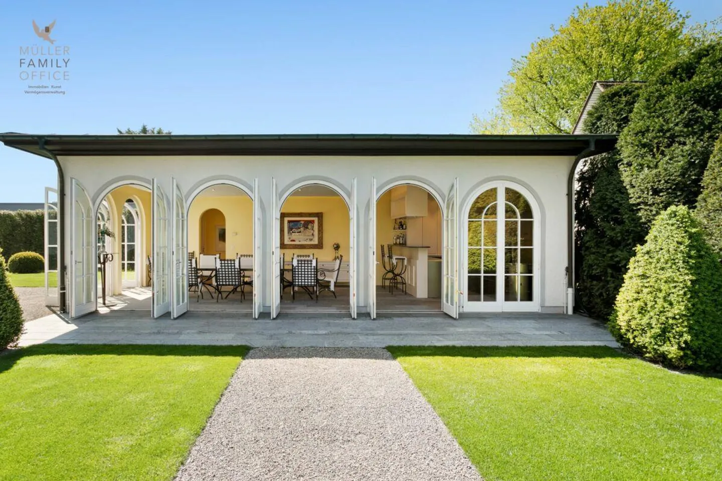 Elegant Villa with Private Garden - Photo 6 of 13