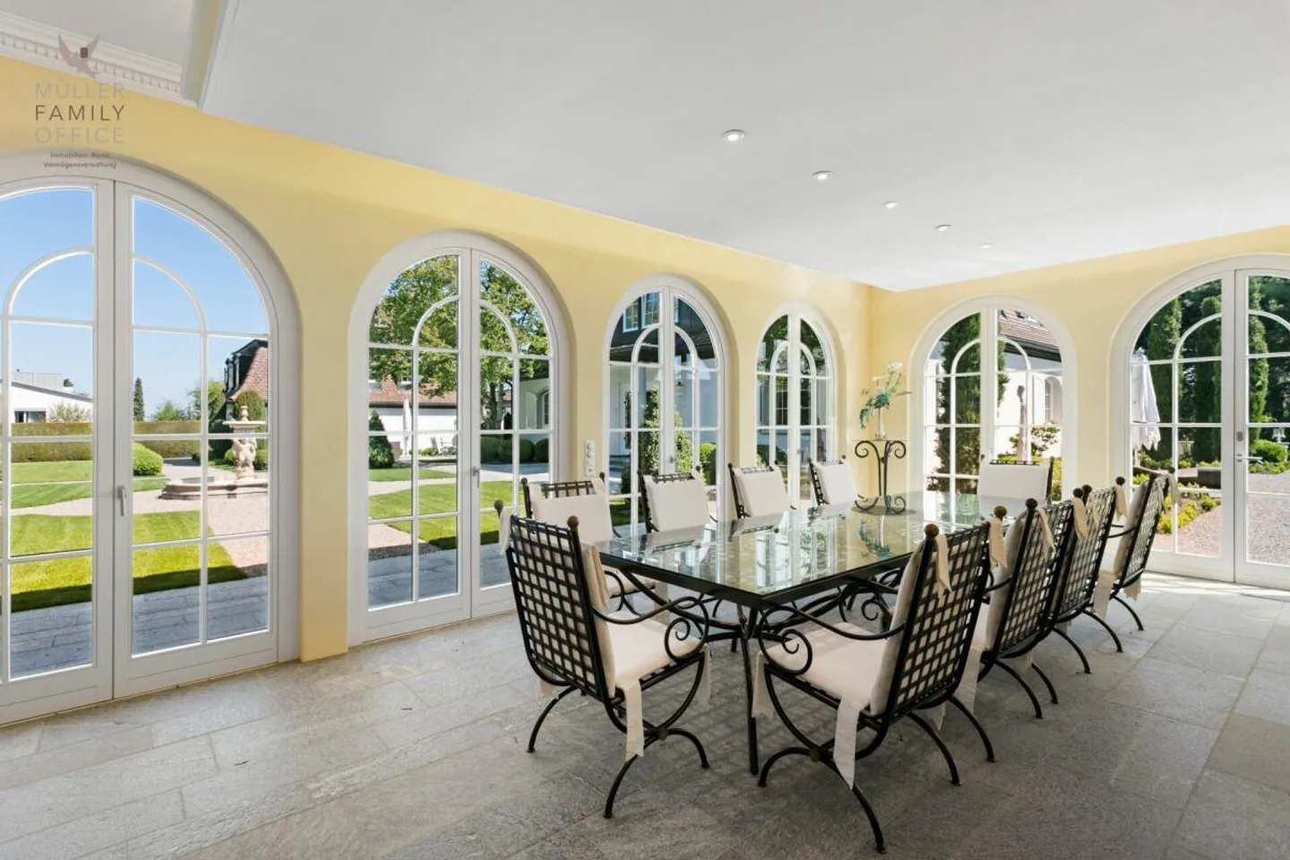 Elegant Villa with Private Garden - Photo 7 of 13