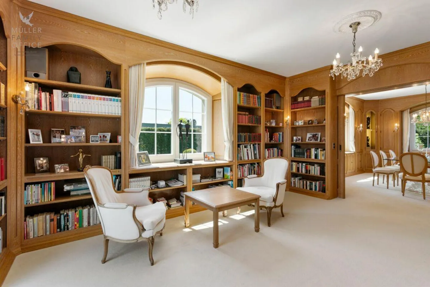 Elegant Villa with Private Garden - Photo 10 of 13