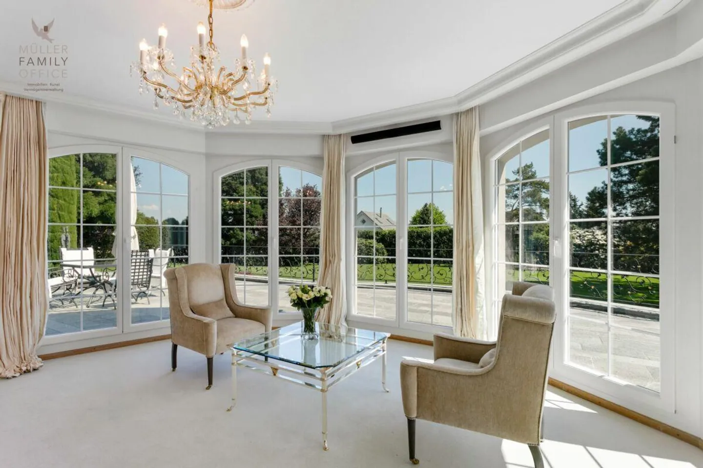 Elegant Villa with Private Garden - Photo 12 of 13