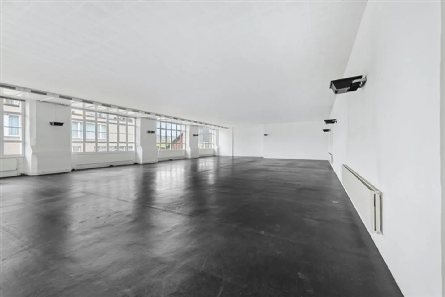 Spazio commerciale in una posizione centrale - Foto 4 di 13