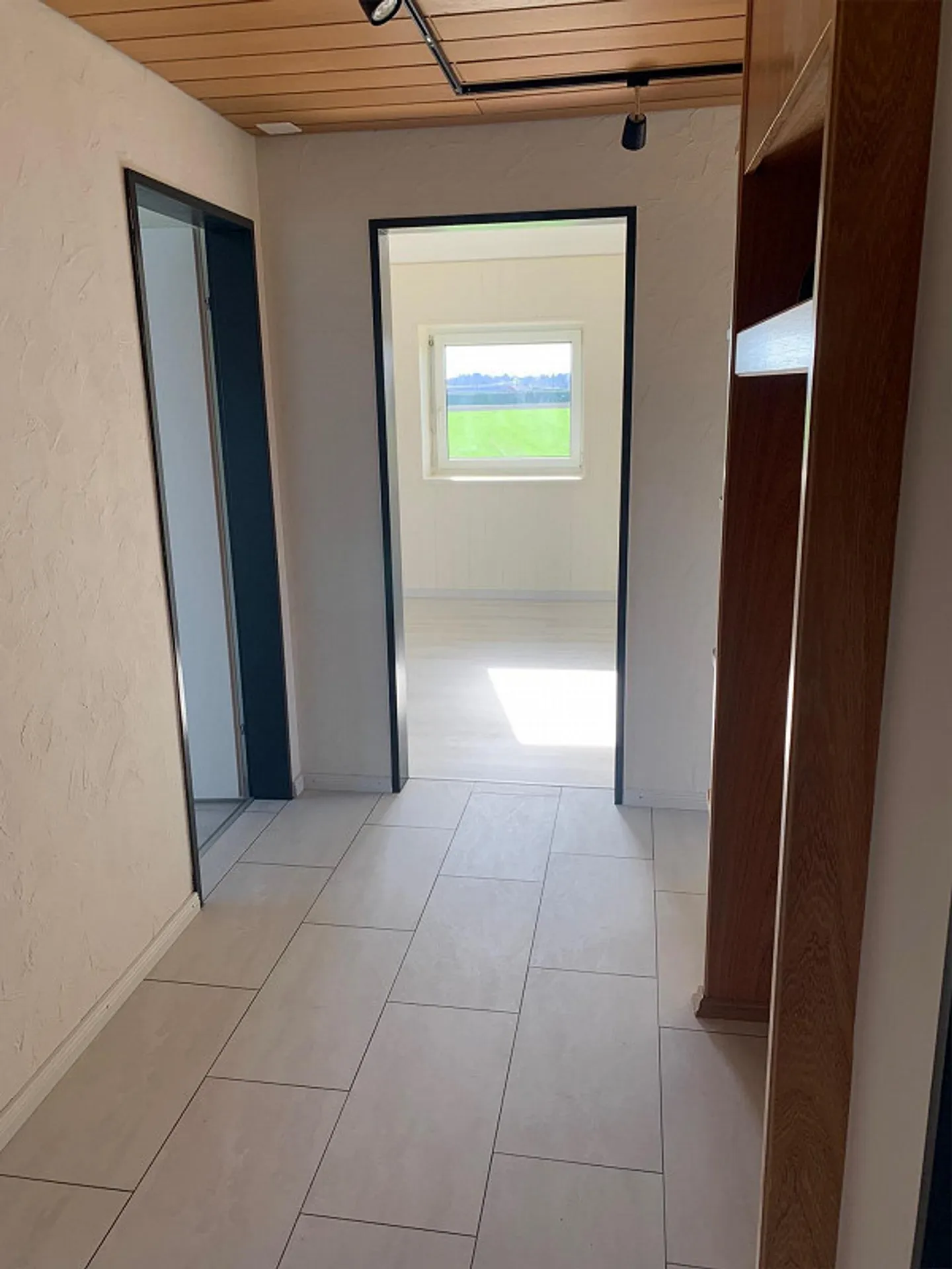 Quiet and bright 3½ room apartment with good transport connections - Photo 1 of 16