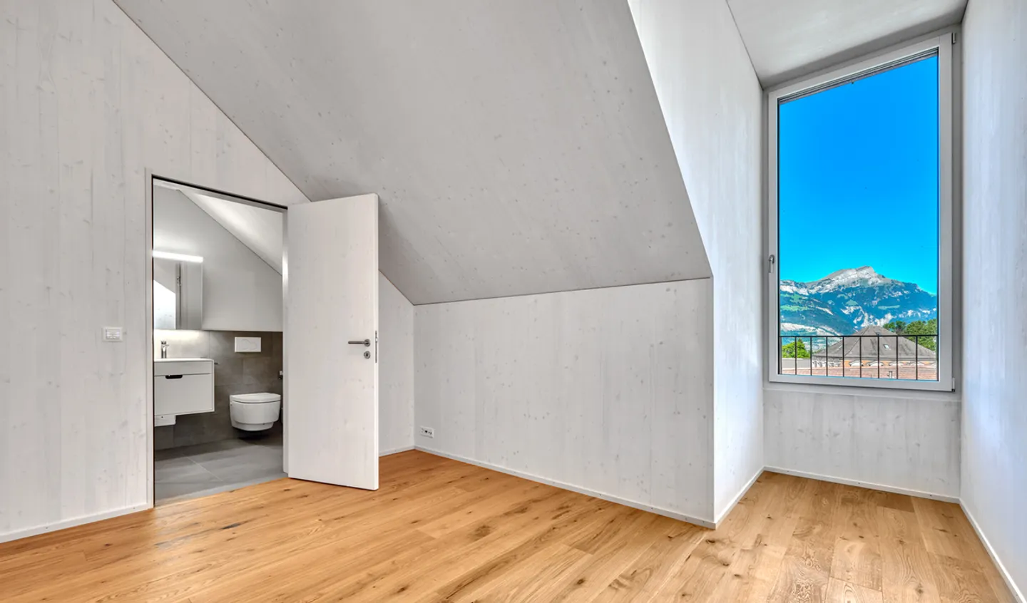 Elegante 4.5-Zimmer-Dachwohnung im modernen Design - Foto 4 von 7