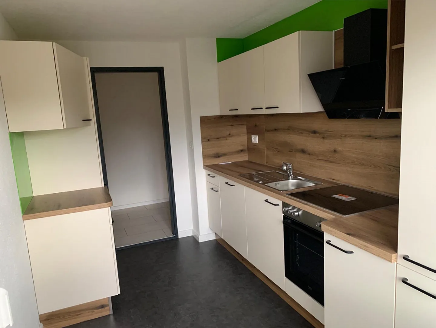 Quiet and bright 3½ room apartment with good transport connections - Photo 4 of 16