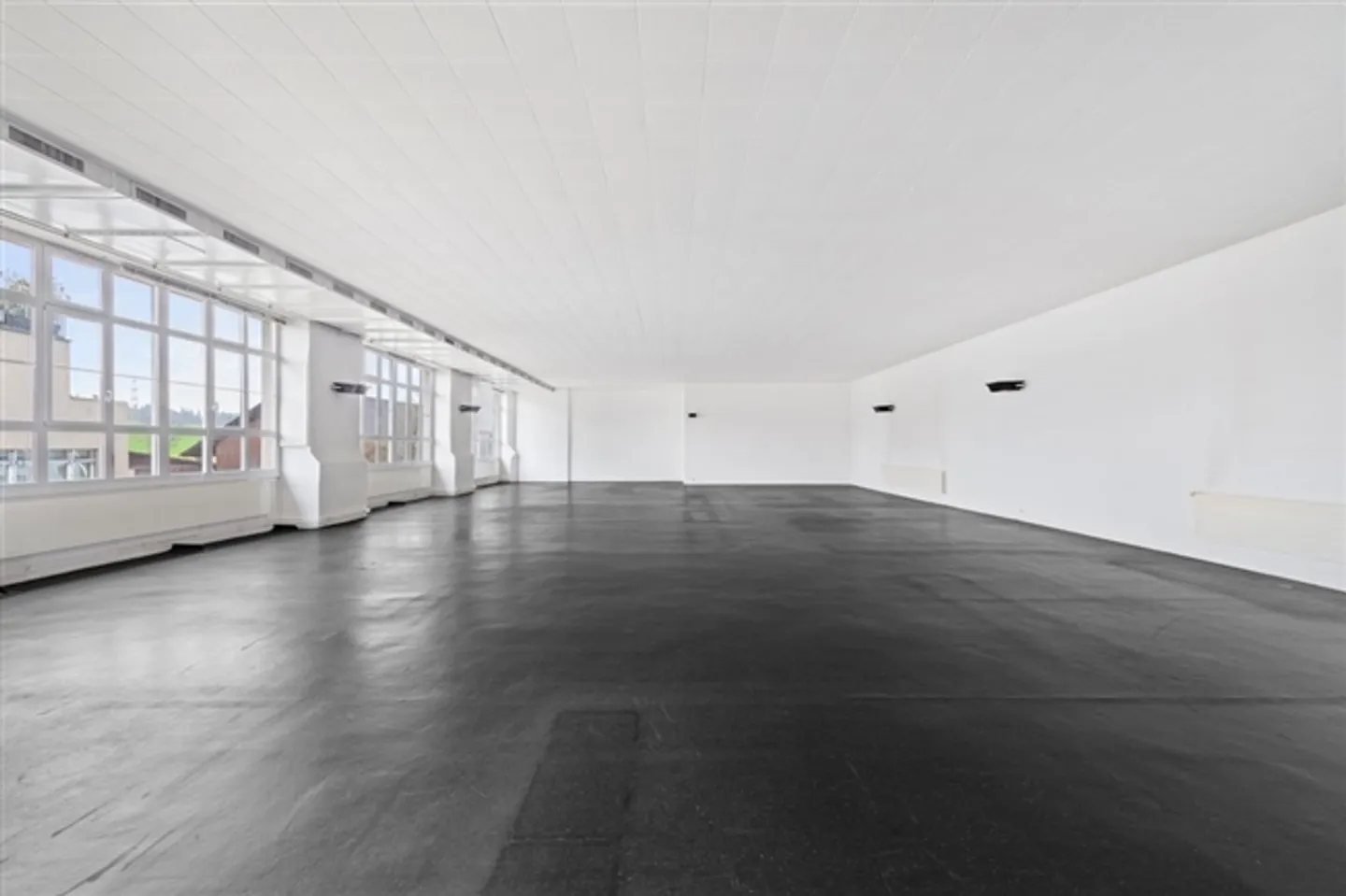 Spazio commerciale in una posizione centrale - Foto 7 di 13