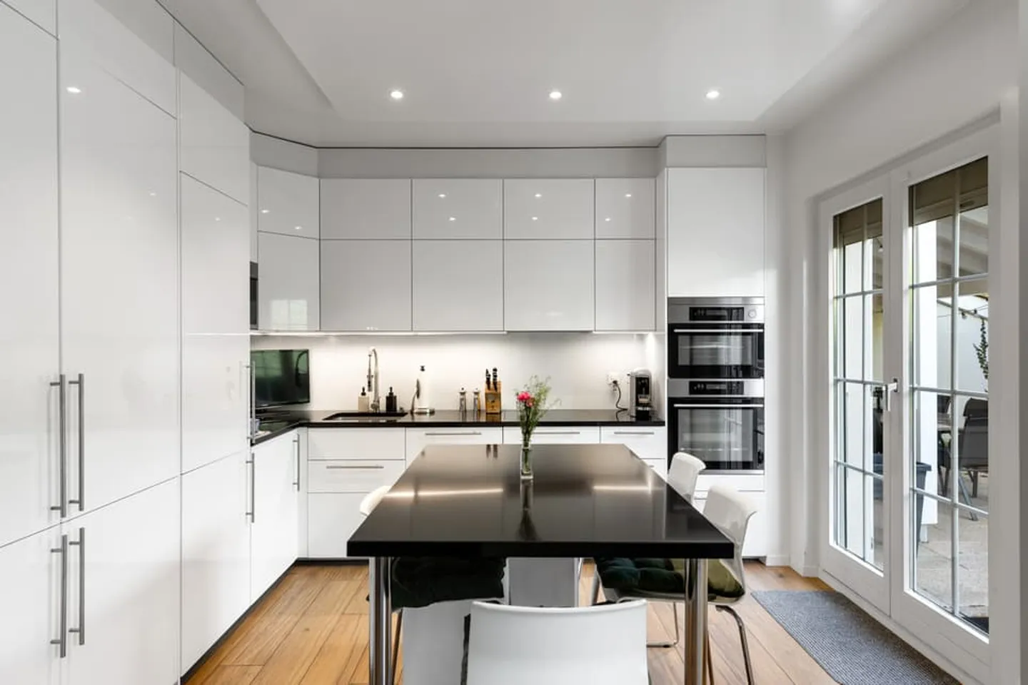 Family House 7pcs - with pool - Photo 2 of 9