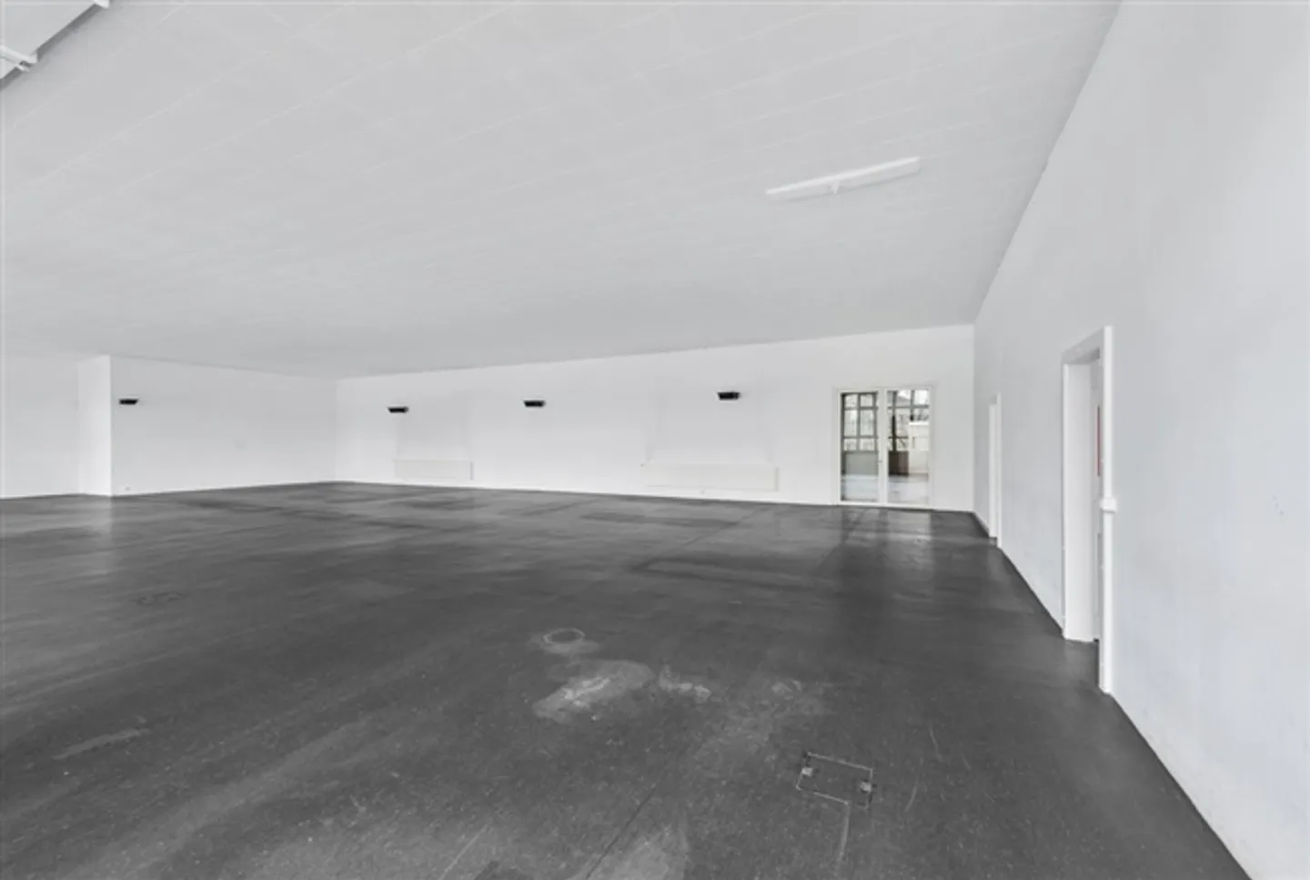 Spazio commerciale in una posizione centrale - Foto 11 di 13