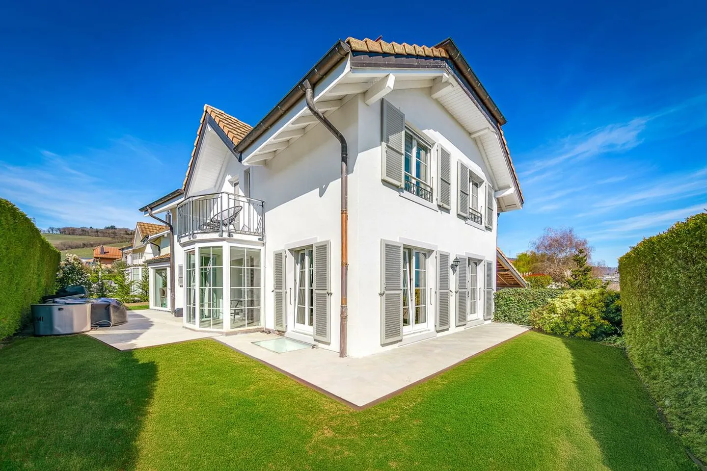 Charmante Villa in Luins - Foto 1 von 13