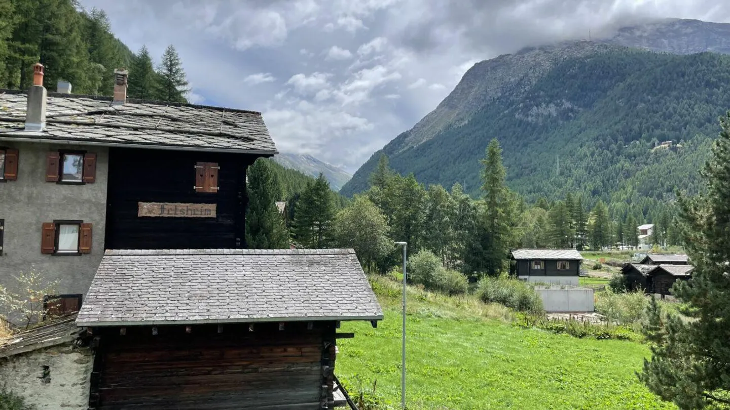 Zen Lauinen Saas-Grund con l'E-Ski Bus senza cambiare per l'Alpinexpress con gratuito - Foto 1 di 11