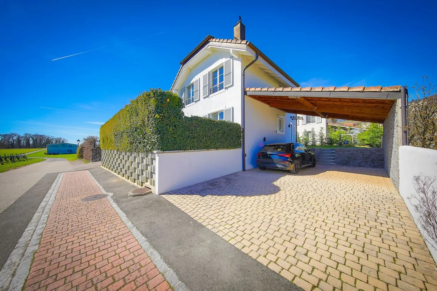 Charmante Villa in Luins - Foto 2 von 13