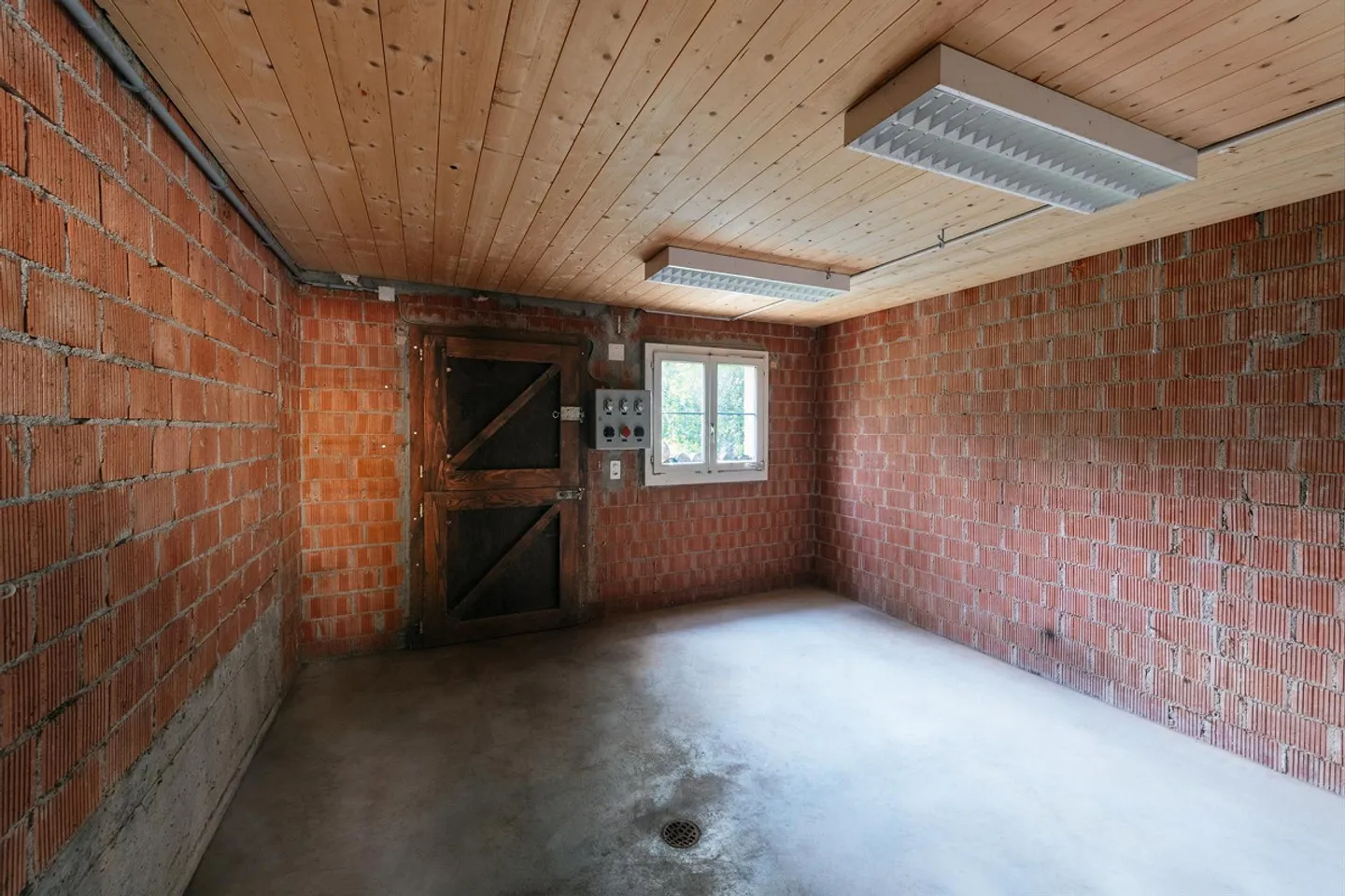 Two-family house with extension and forest property - Photo 25 of 26