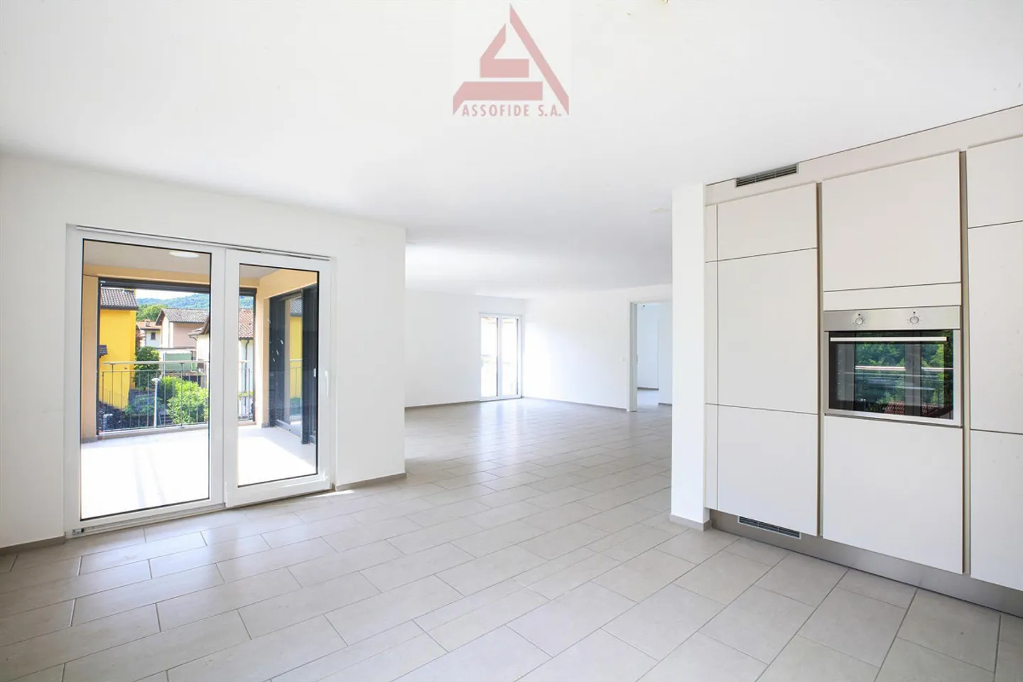 Ultimo splendido appartamento immerso nel verde / Letzte wunderschöne Wohnung im Grünen - Foto 2 di 7