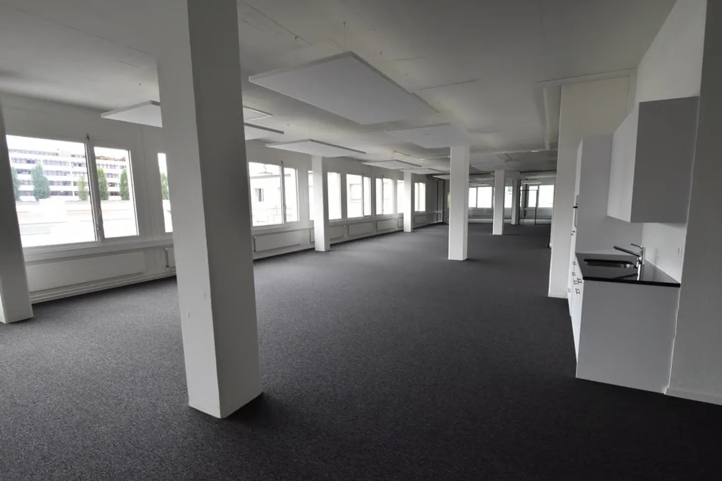 Perfectly connected, ready for immediate occupancy: 511m2 in the heart of Urdorf - Photo 5 of 12