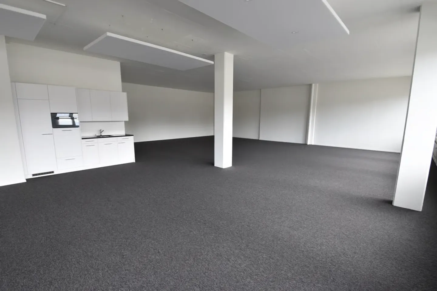 Perfectly connected, ready for immediate occupancy: 511m2 in the heart of Urdorf - Photo 6 of 12