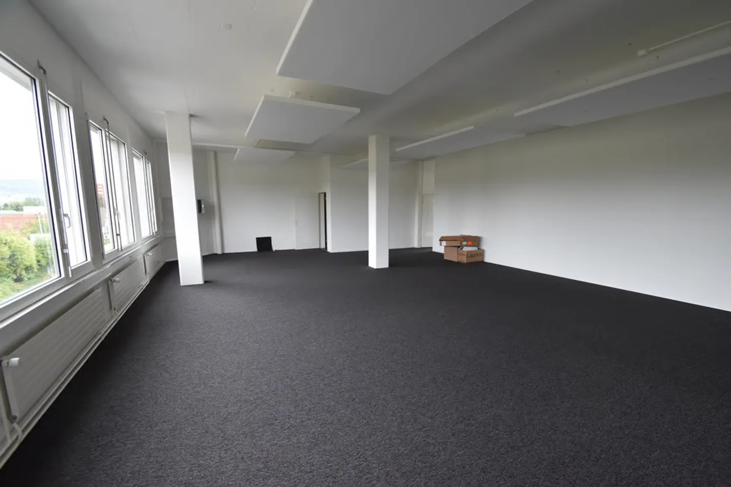 Perfectly connected, ready for immediate occupancy: 511m2 in the heart of Urdorf - Photo 10 of 12