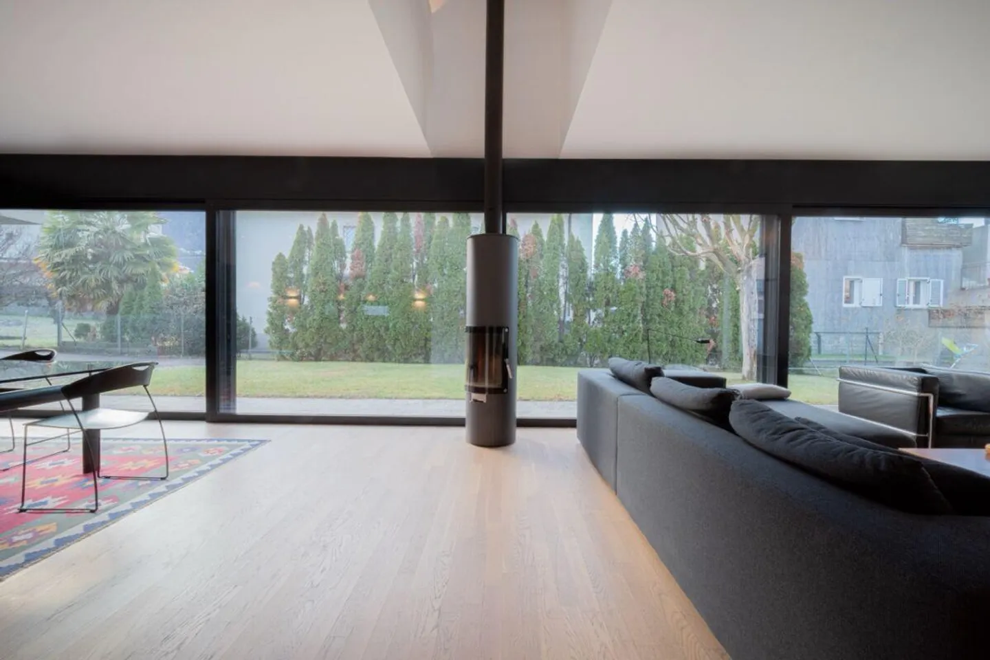 Moderne, helle Villa in einer Wohngegend - Foto 6 von 13