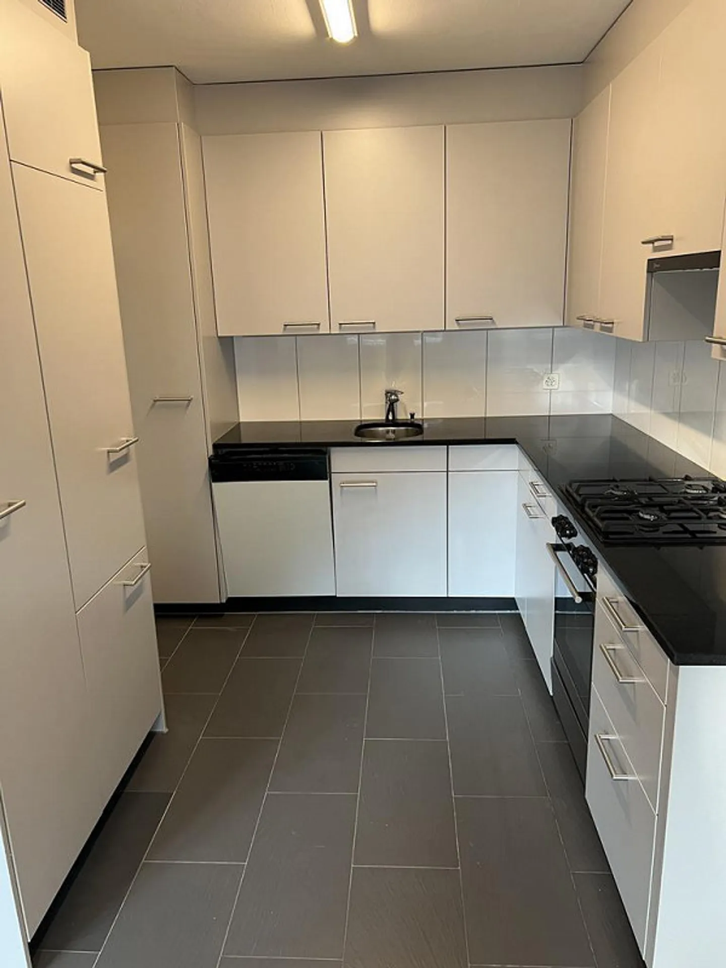 Bright 3.5-room apartment with balcony! - Photo 4 of 10
