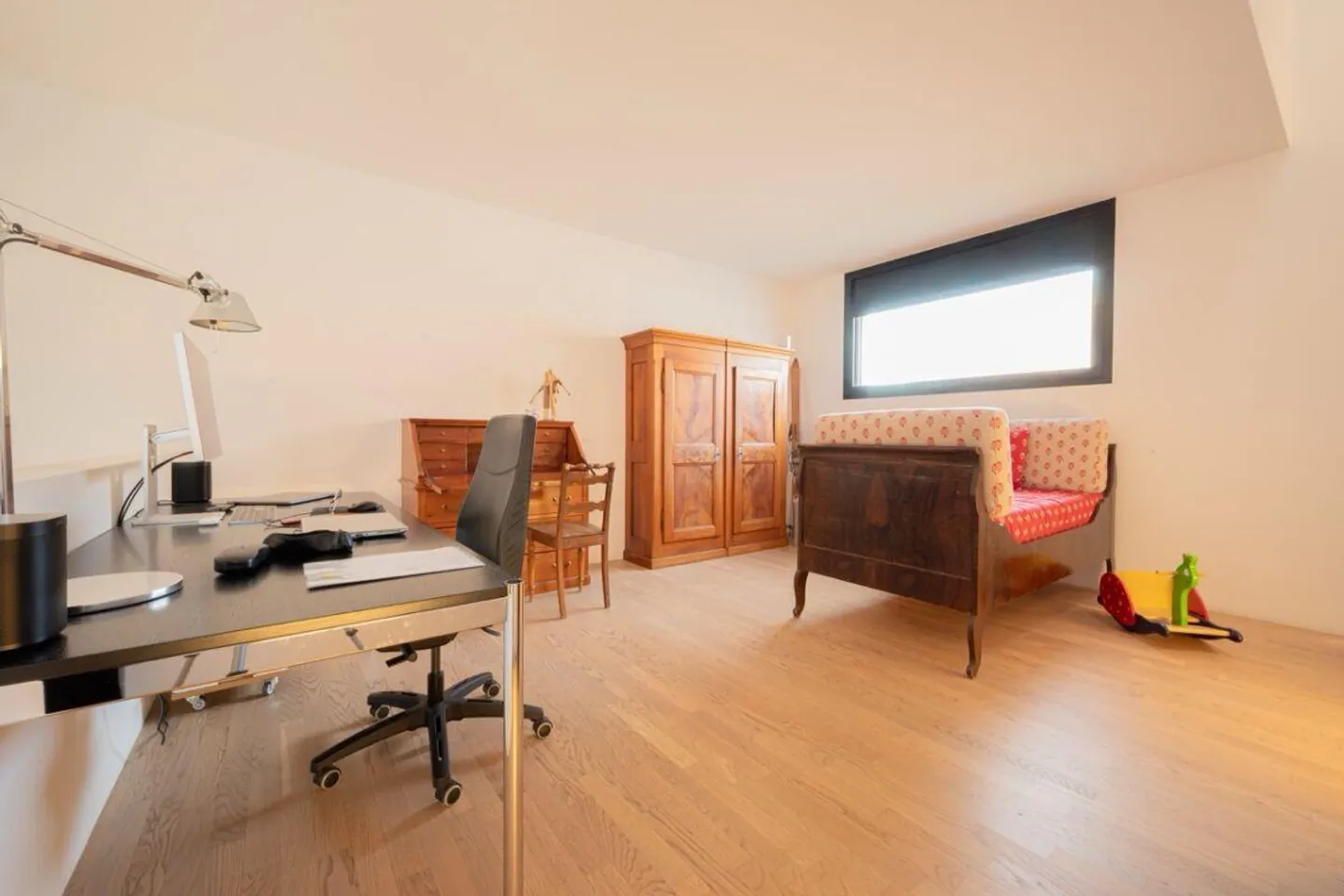 Moderne, helle Villa in einer Wohngegend - Foto 9 von 13