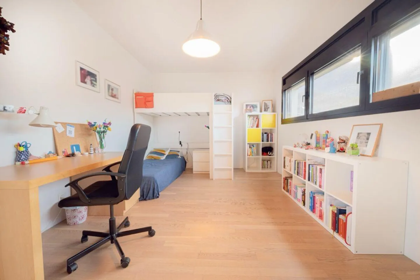 Moderne, helle Villa in einer Wohngegend - Foto 10 von 13