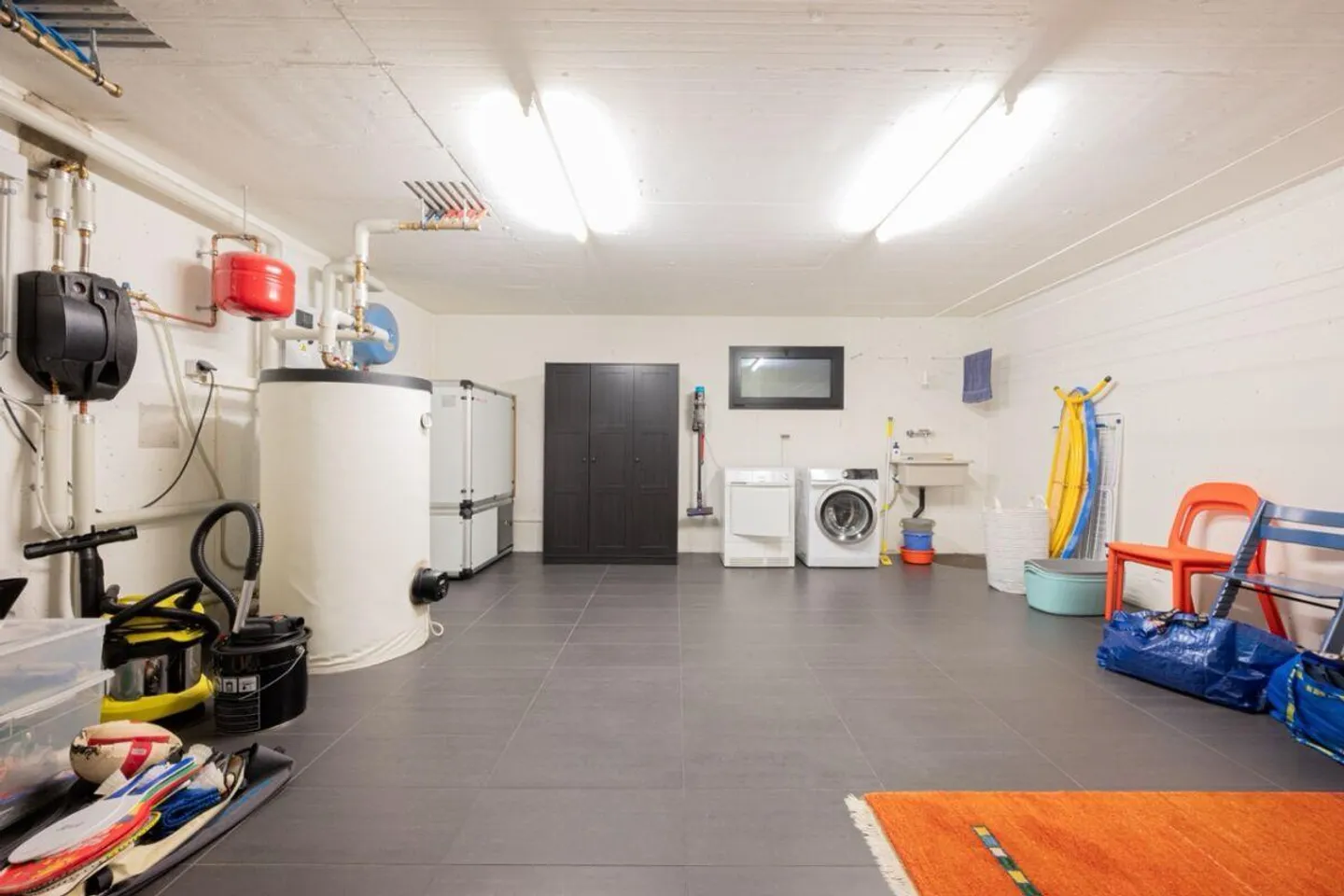 Moderne, helle Villa in einer Wohngegend - Foto 13 von 13