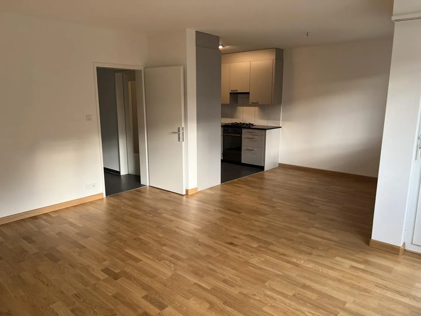 Bright 3.5-room apartment with balcony! - Photo 3 of 10
