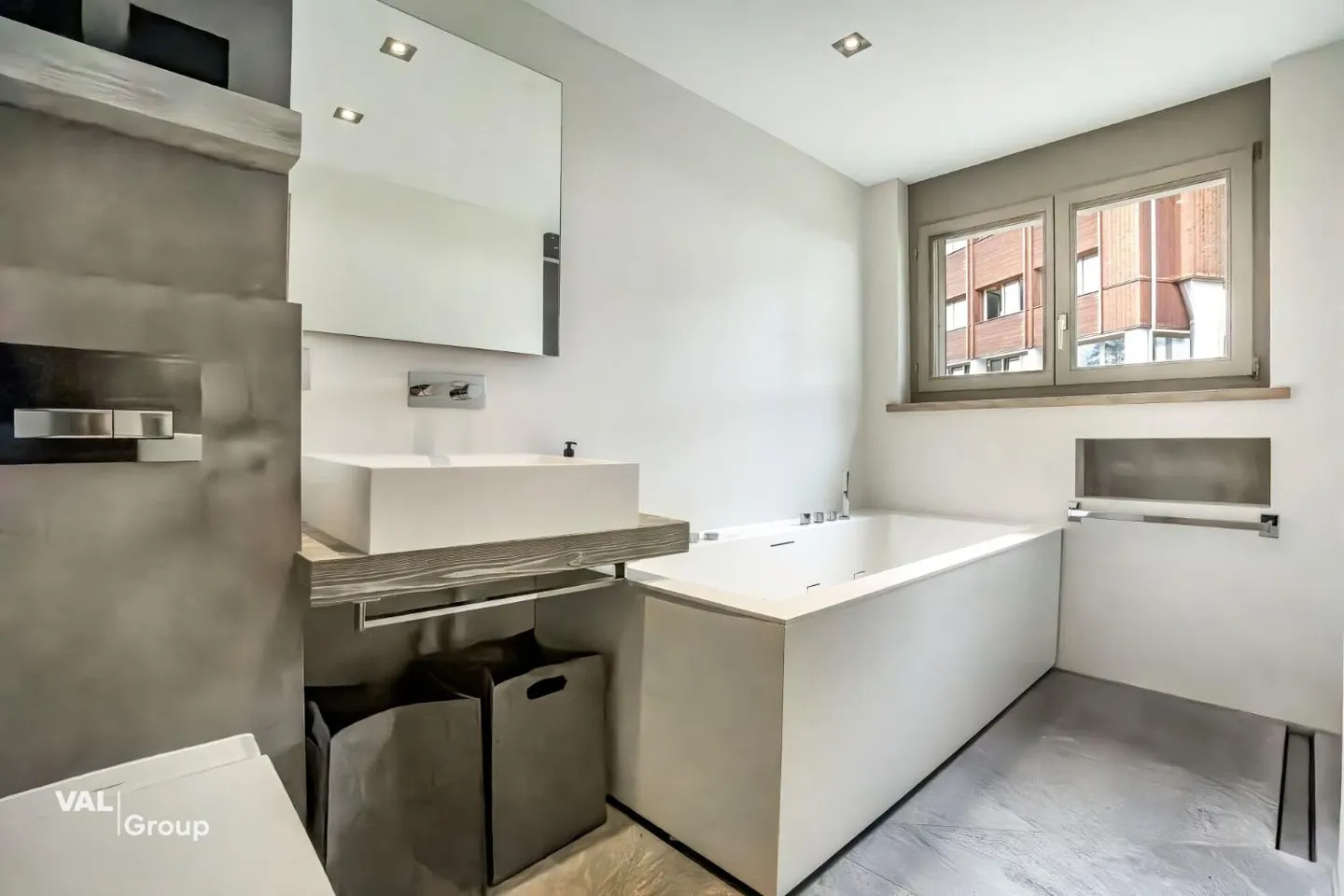 High-end services in this renovated apartment - Photo 7 of 13