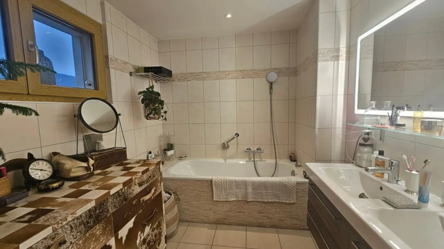 Komfortable 3,5 Zimmer mit Garten - Authentizität und Modernität in der Gruyère - Foto 7 von 10