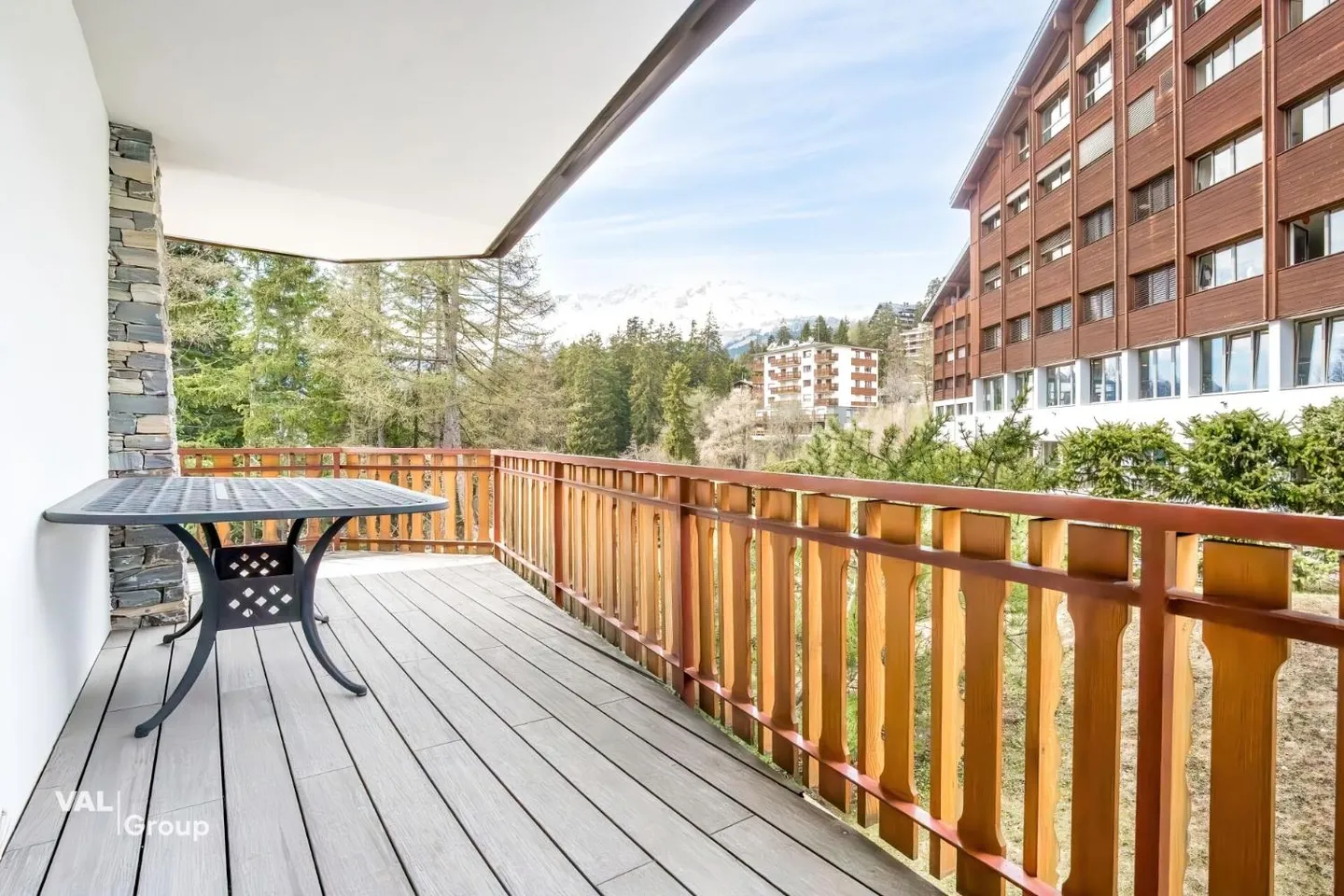 High-end services in this renovated apartment - Photo 11 of 13
