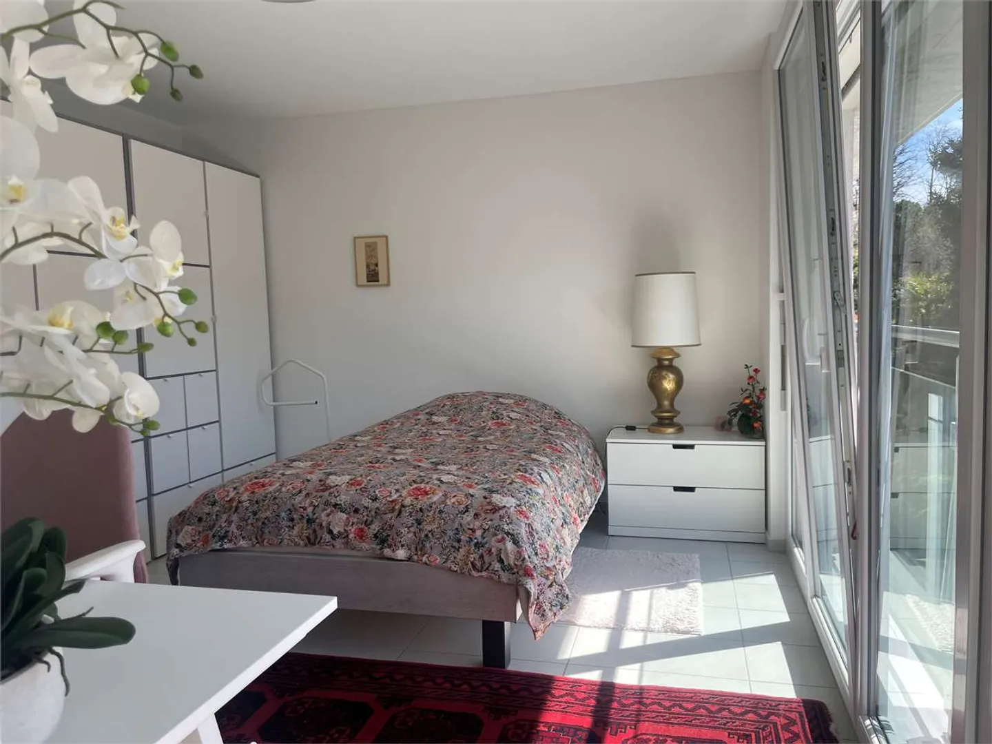 Résidence moderne de grande valeur avec grand espace terrasse et deux salles de bains - Photo 6 sur 9