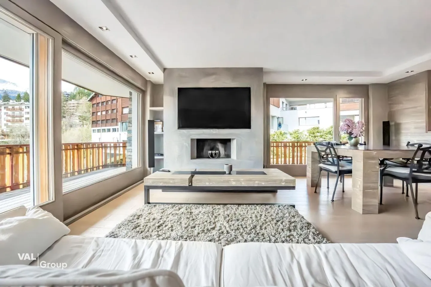 High-end services in this renovated apartment - Photo 1 of 13