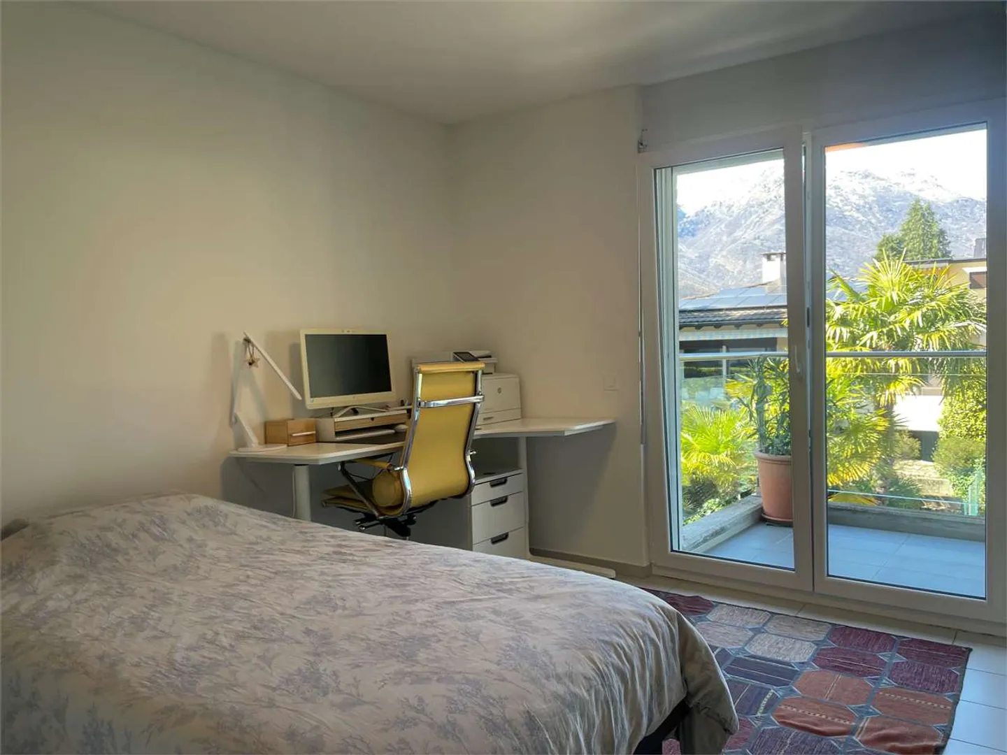 Résidence moderne de grande valeur avec grand espace terrasse et deux salles de bains - Photo 7 sur 9