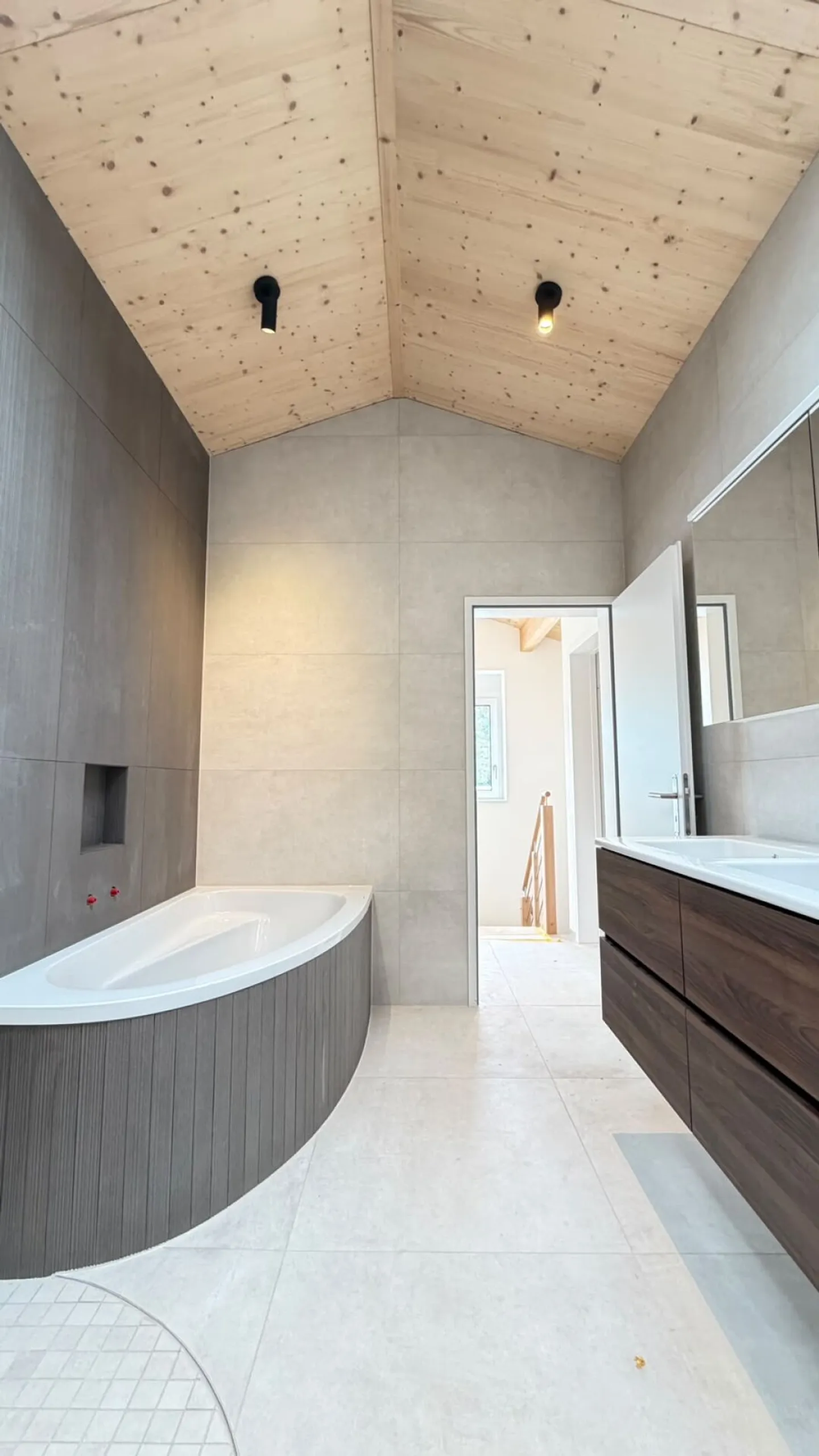Newly renovated 3.5 and 4.5 room apartments - available separately or together in Oberwil - Photo 6 of 19