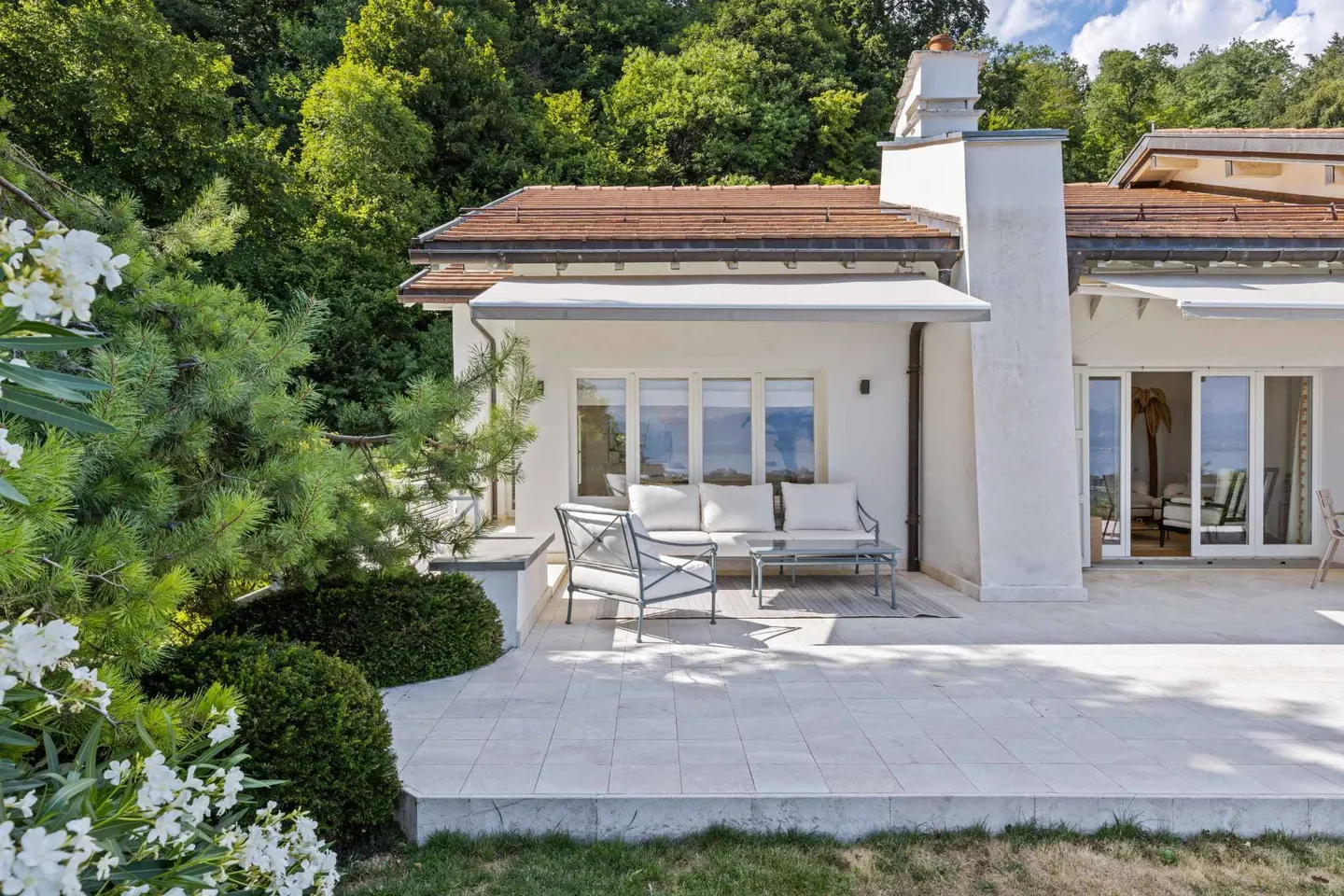 Elegante Villa mit Seeblick - Foto 4 von 13