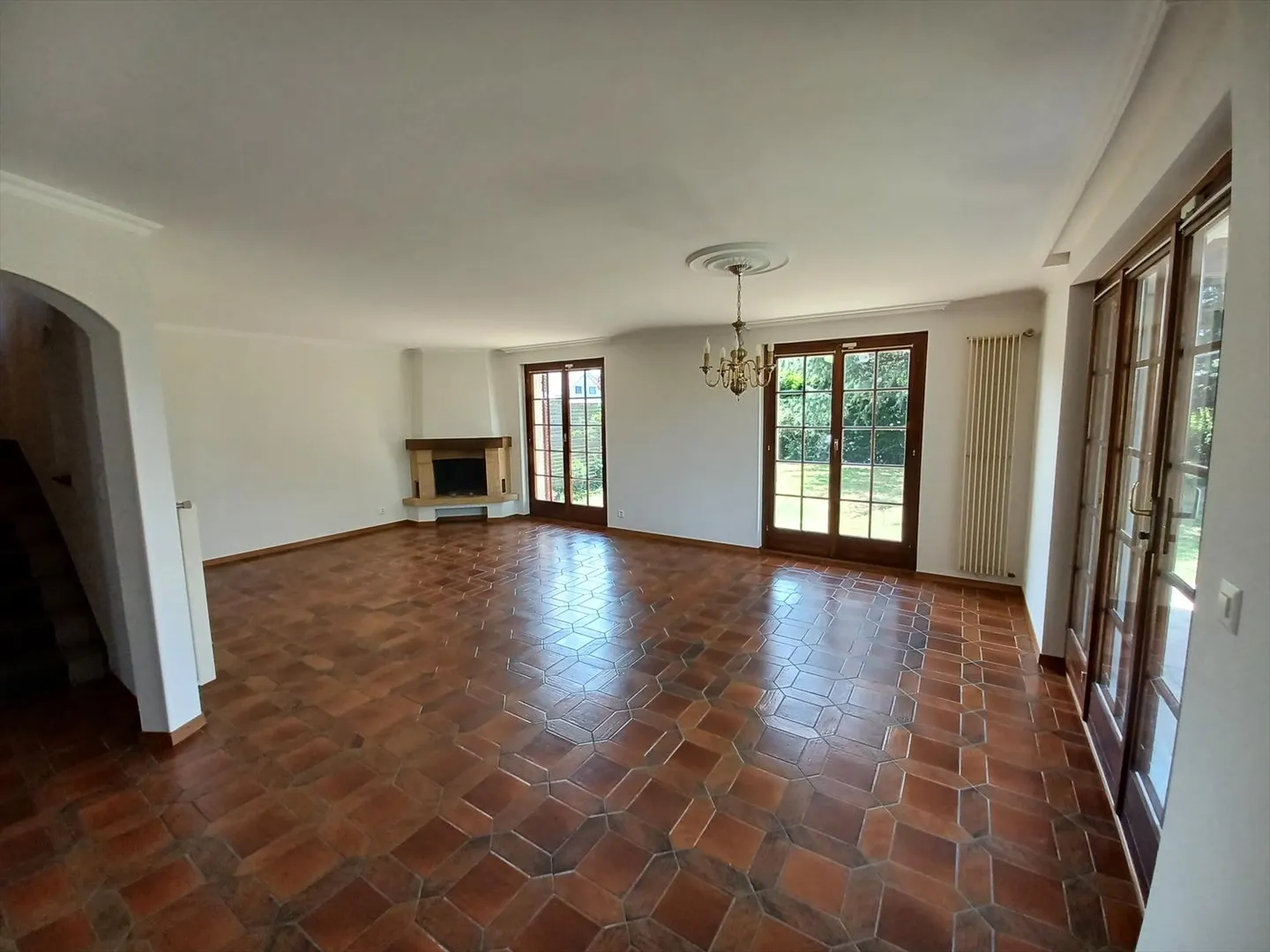 Casa bifamiliare in un'oasi verde - Foto 2 di 11