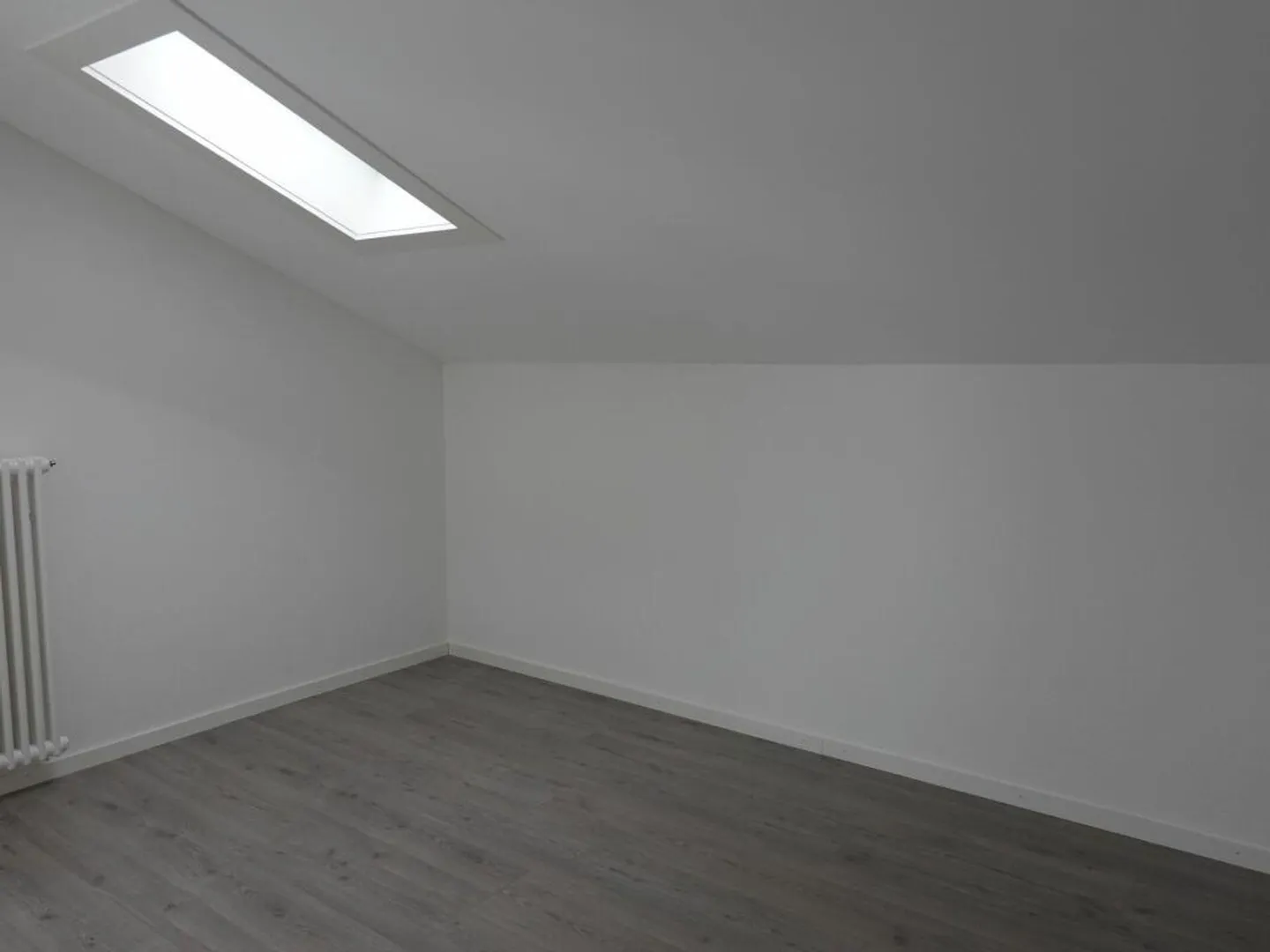 Affordable 2.5-room apartment in the attic - Photo 5 of 5