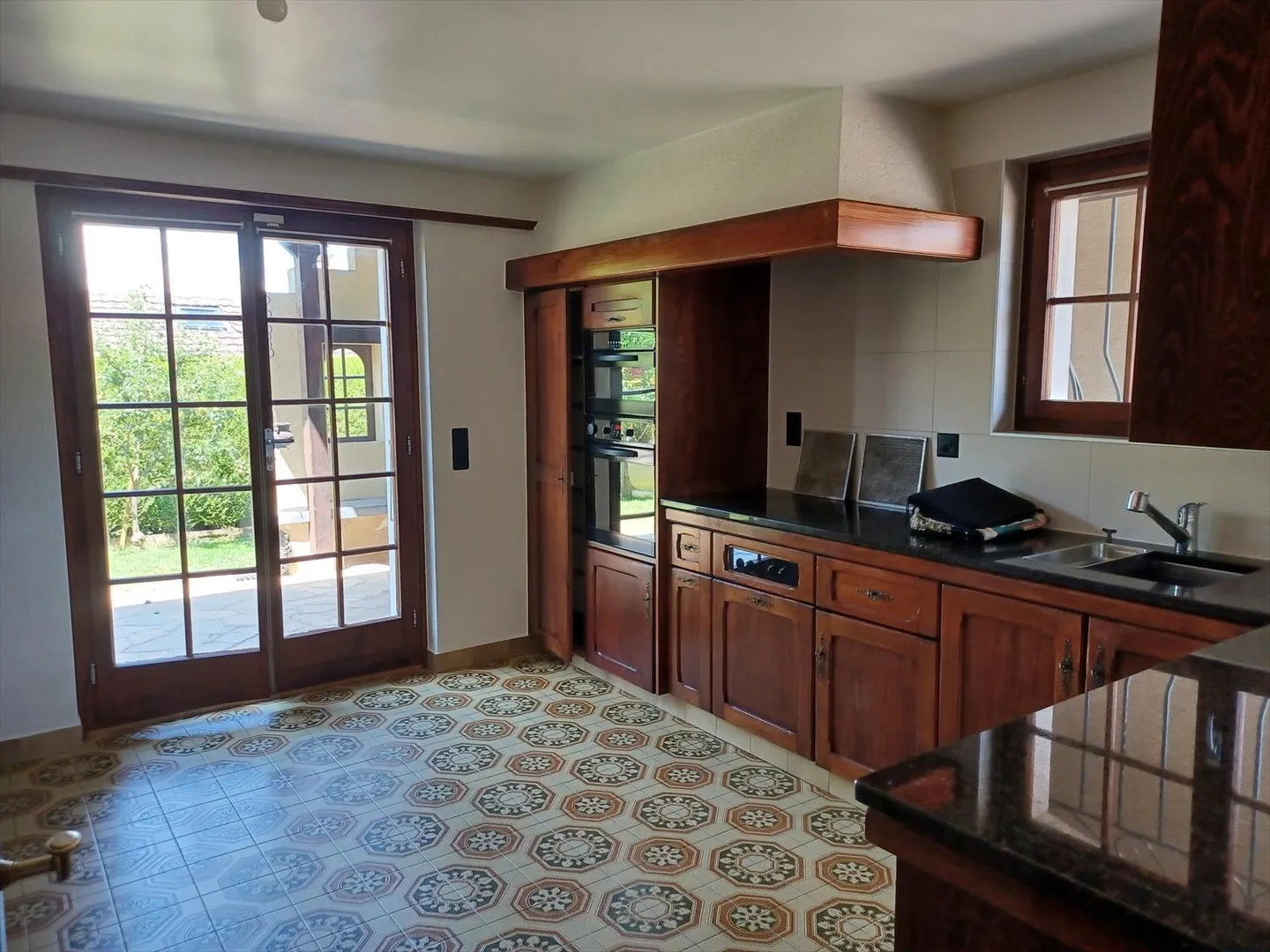 Casa bifamiliare in un'oasi verde - Foto 3 di 11