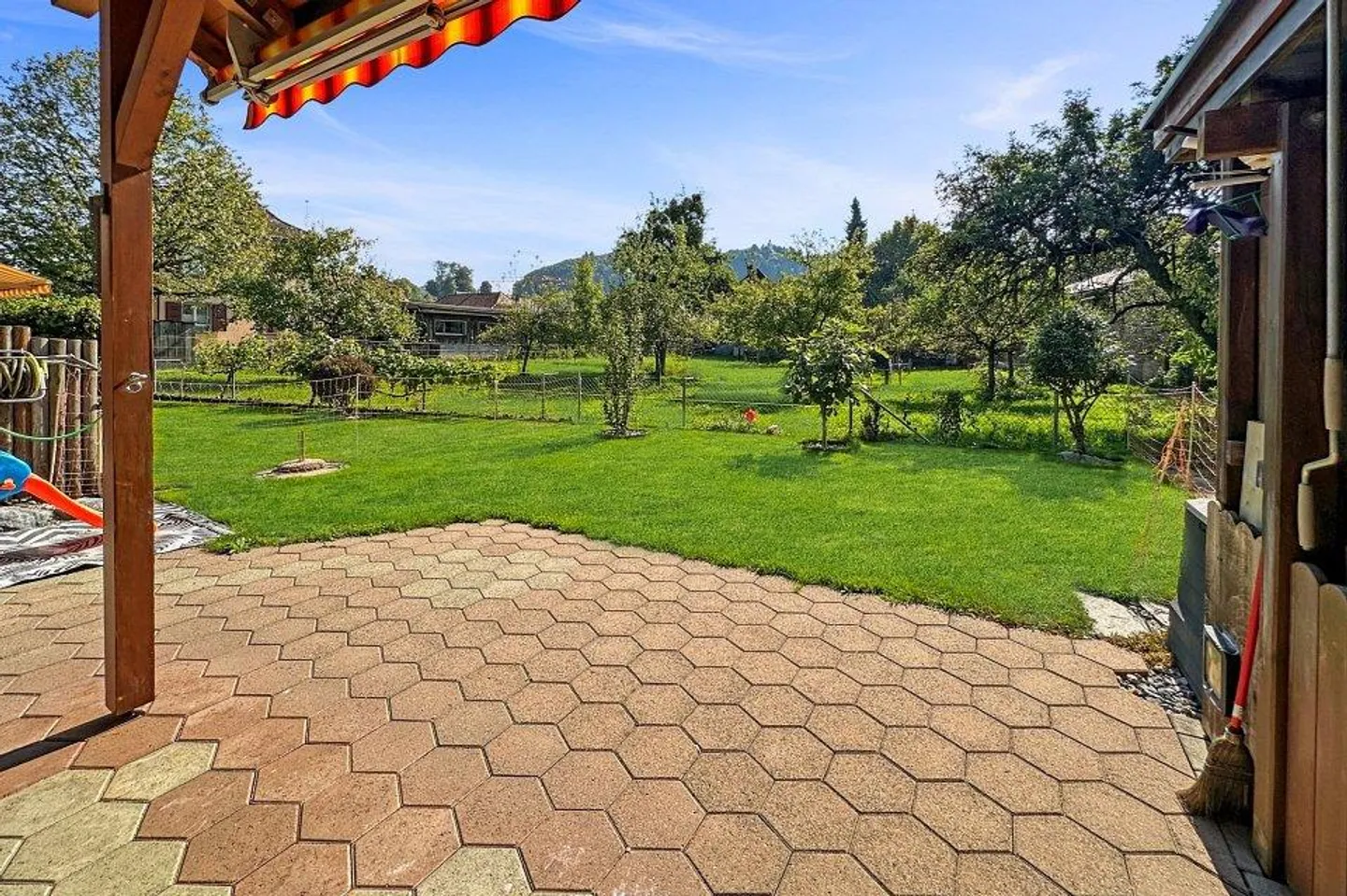 Arriver et se sentir bien - Maison jumelée avec jardin de plaisir - Photo 3 sur 13