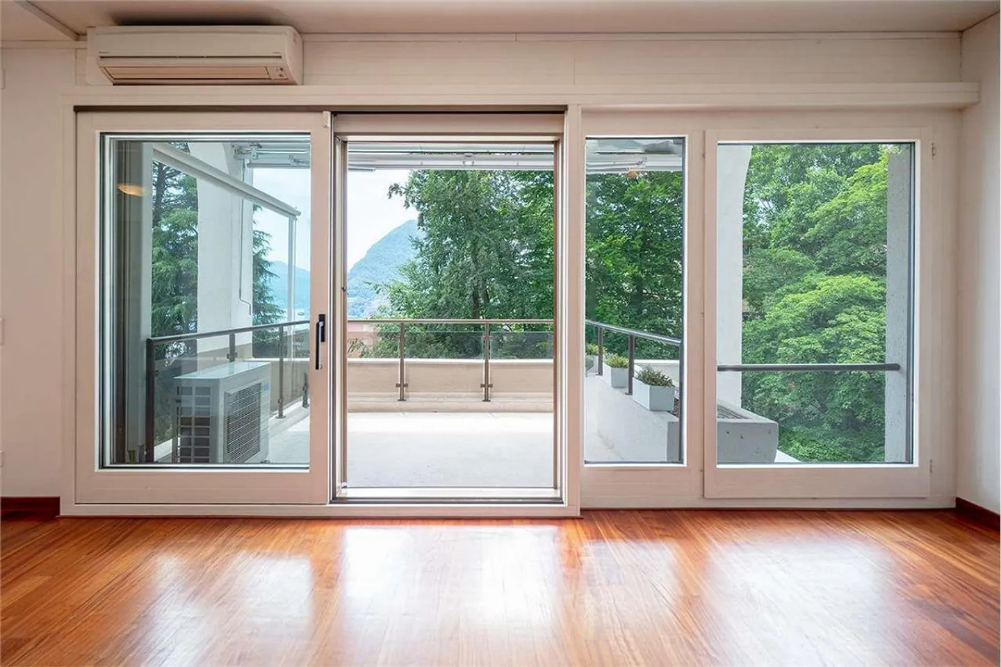 Penthouse for sale - Photo 2 of 13