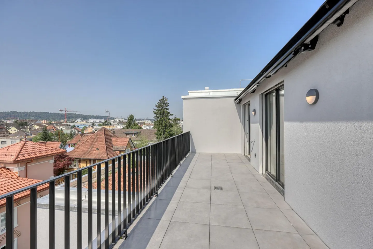 2.5 ZWG Attic - First rental, first month free living - Photo 2 of 12