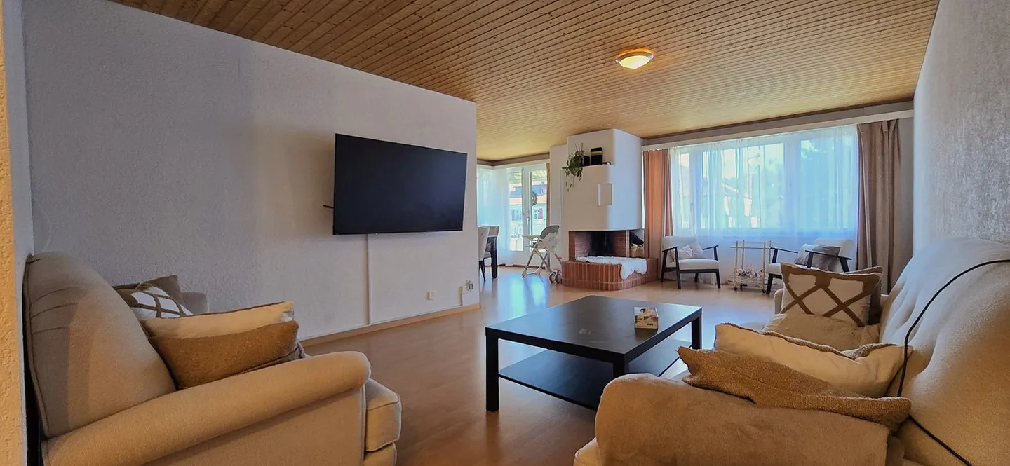 Luminoso appartamento di 4,5 stanze con balcone panoramico a Berna Bümpliz - La tua nuova casa con vista - Foto 3 di 13