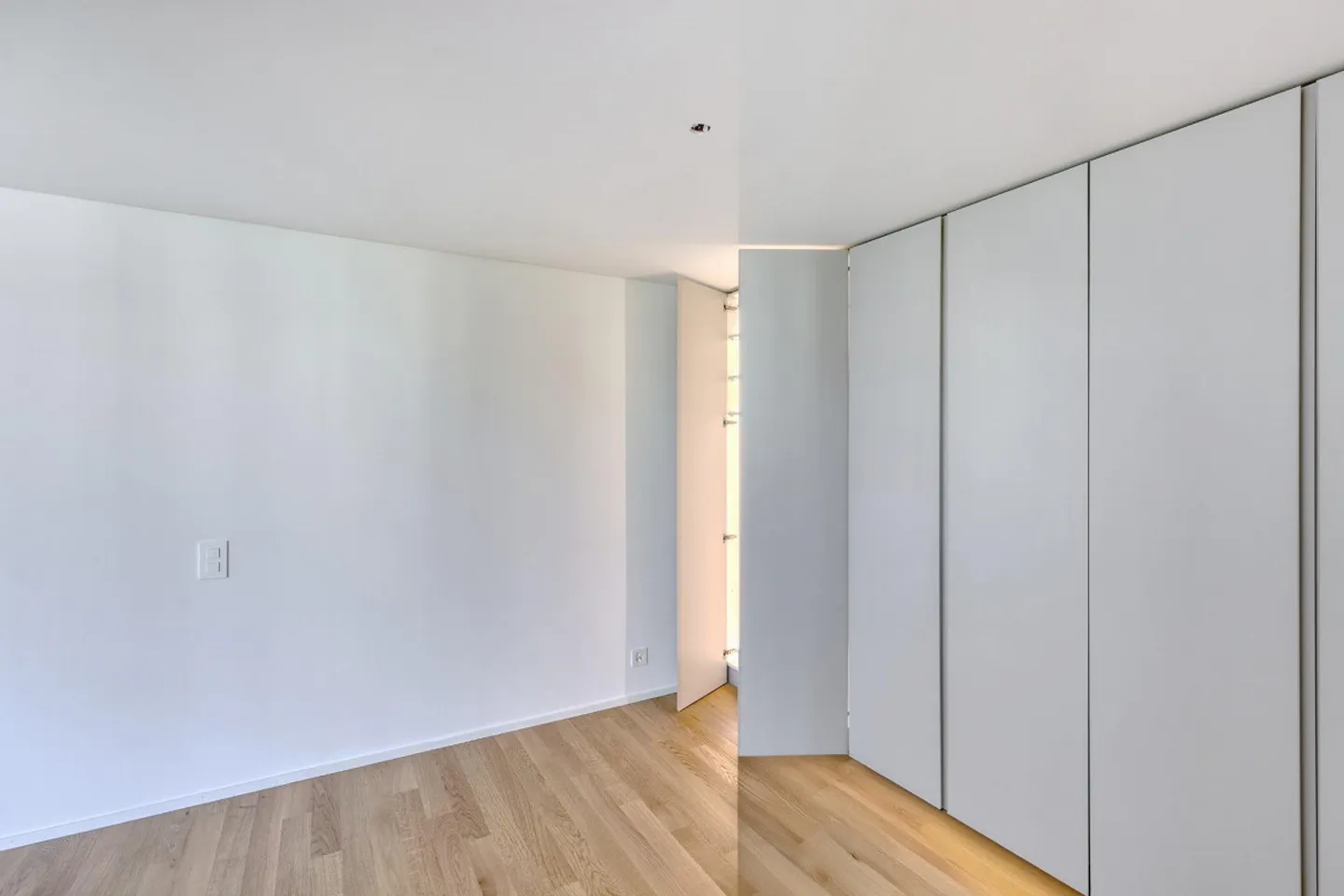 2.5 ZWG Attic - First rental, first month free living - Photo 5 of 12
