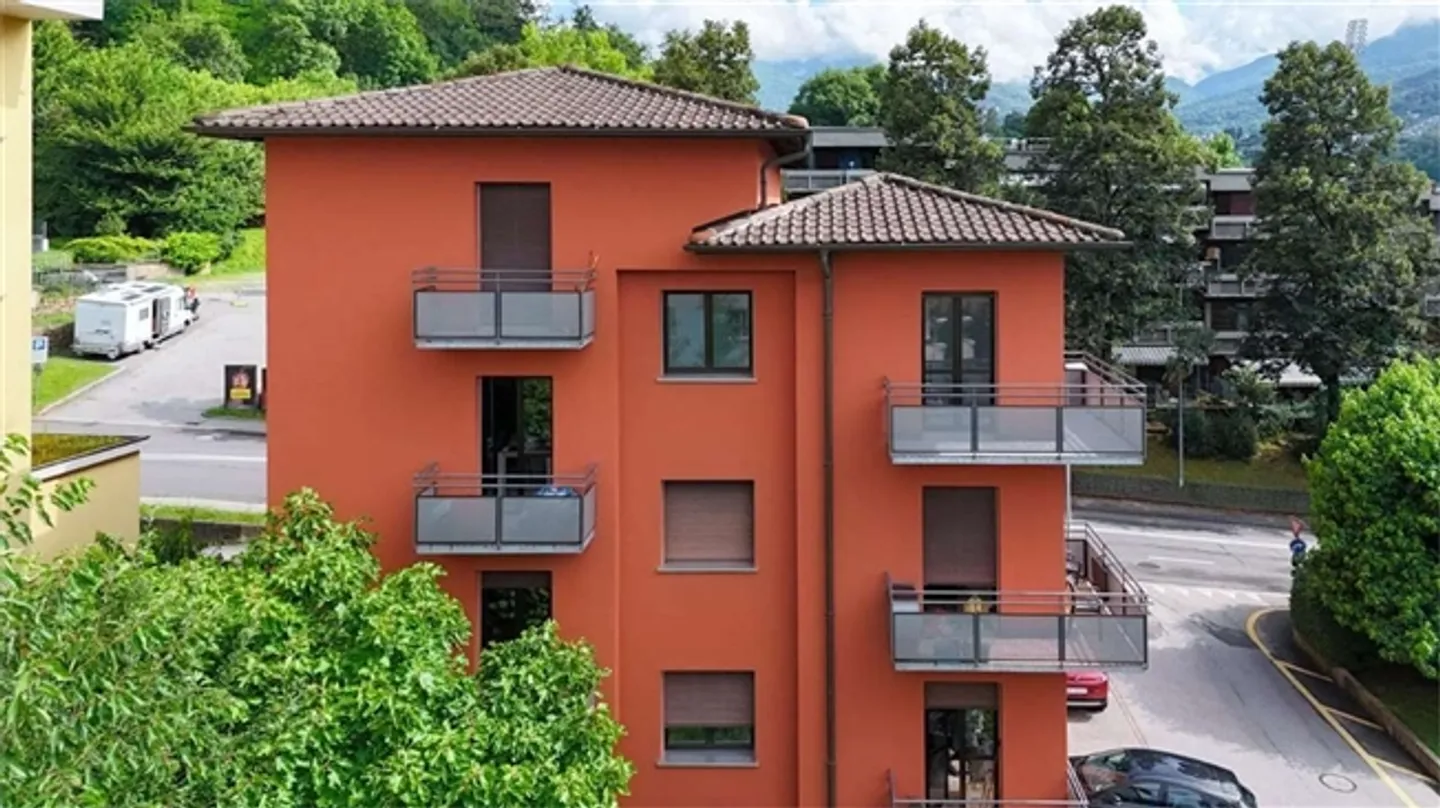 LUGANO – 3 Appartamenti ristrutturati di 3,5 stanze con garage | Top investimento - Foto 1 di 4