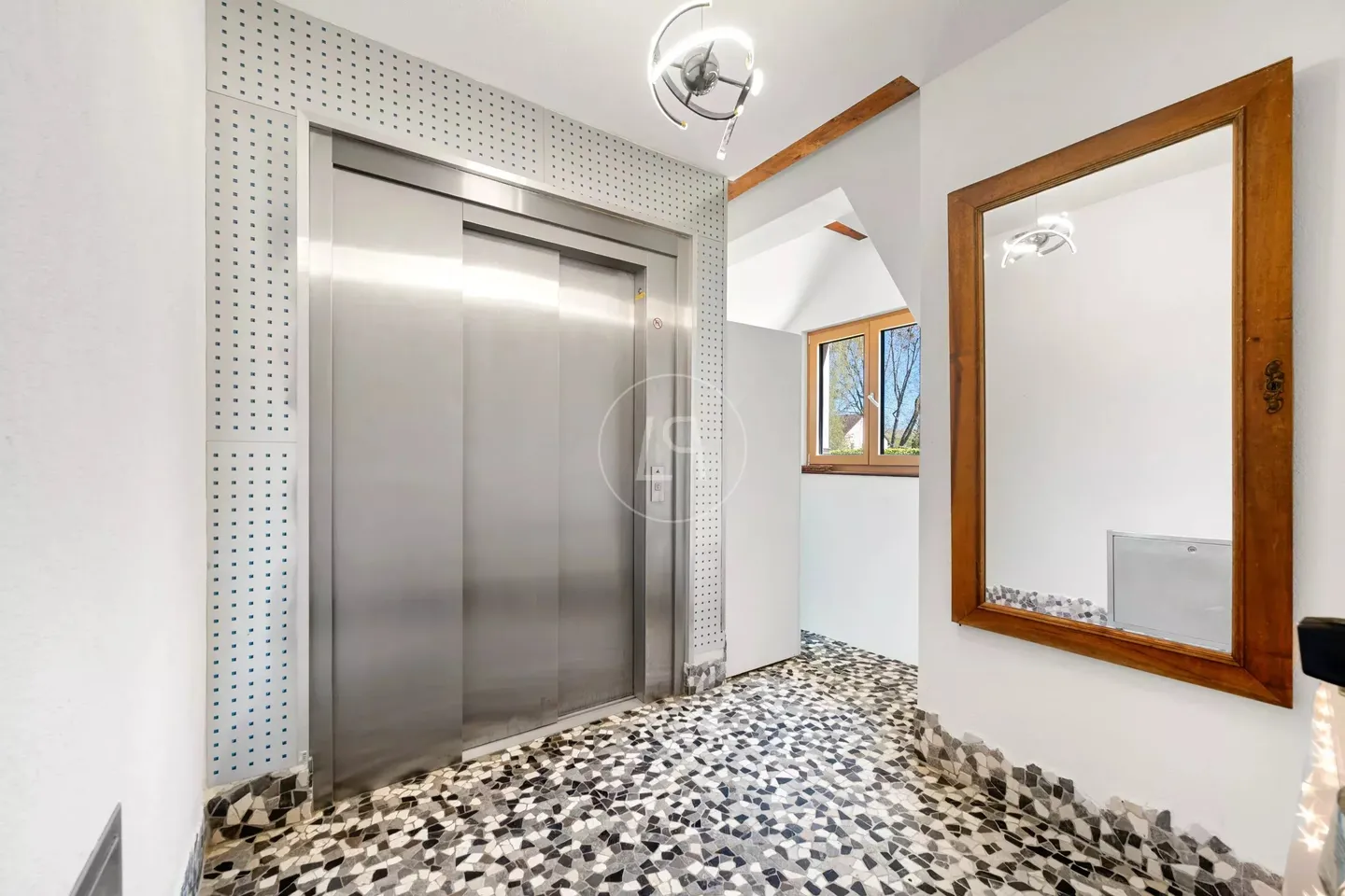 Versatile Luxury Home in Switzerland - Photo 18 of 27