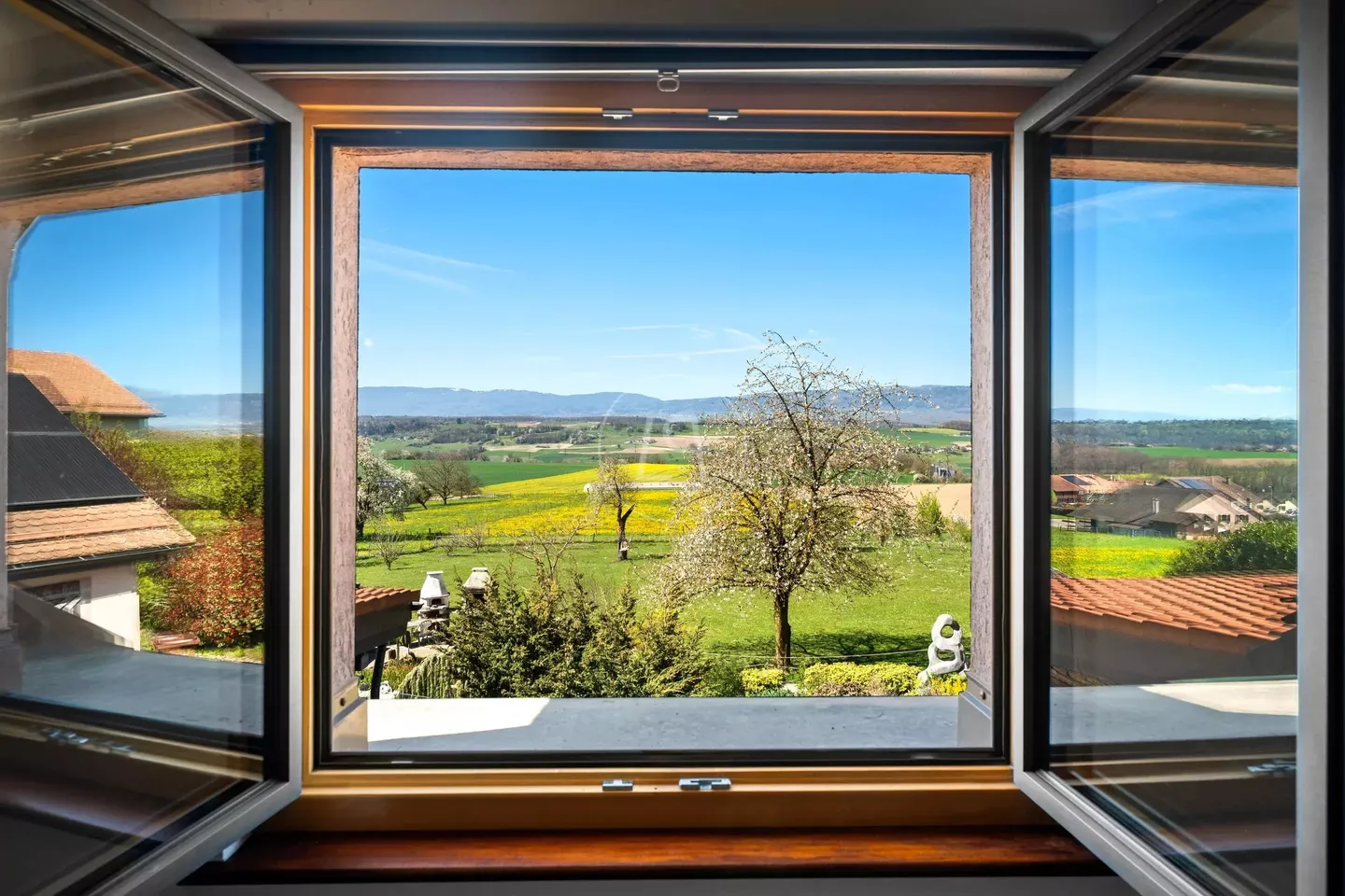 Versatile Luxury Home in Switzerland - Photo 21 of 27